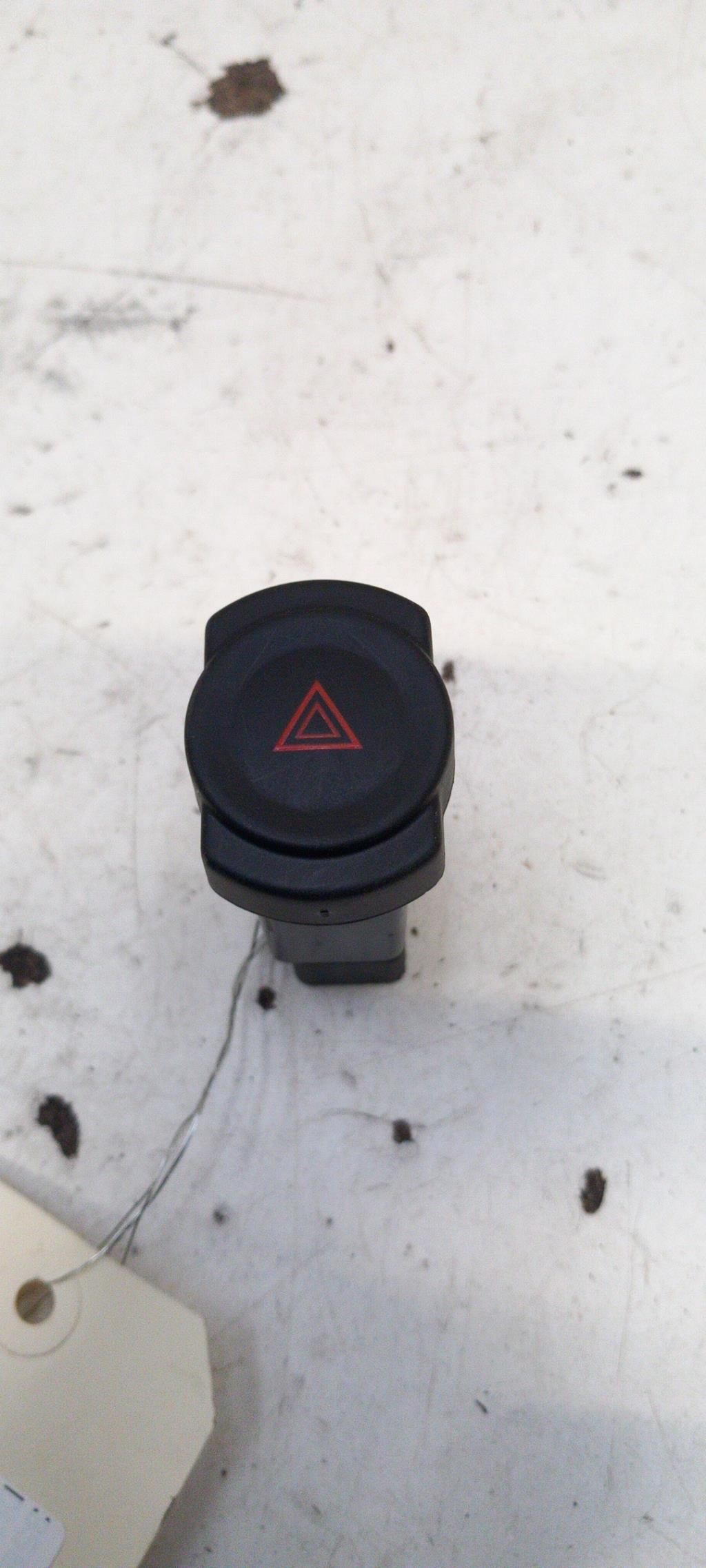 Bouton de warning DACIA DUSTER 1 PHASE 1 Diesel - 1