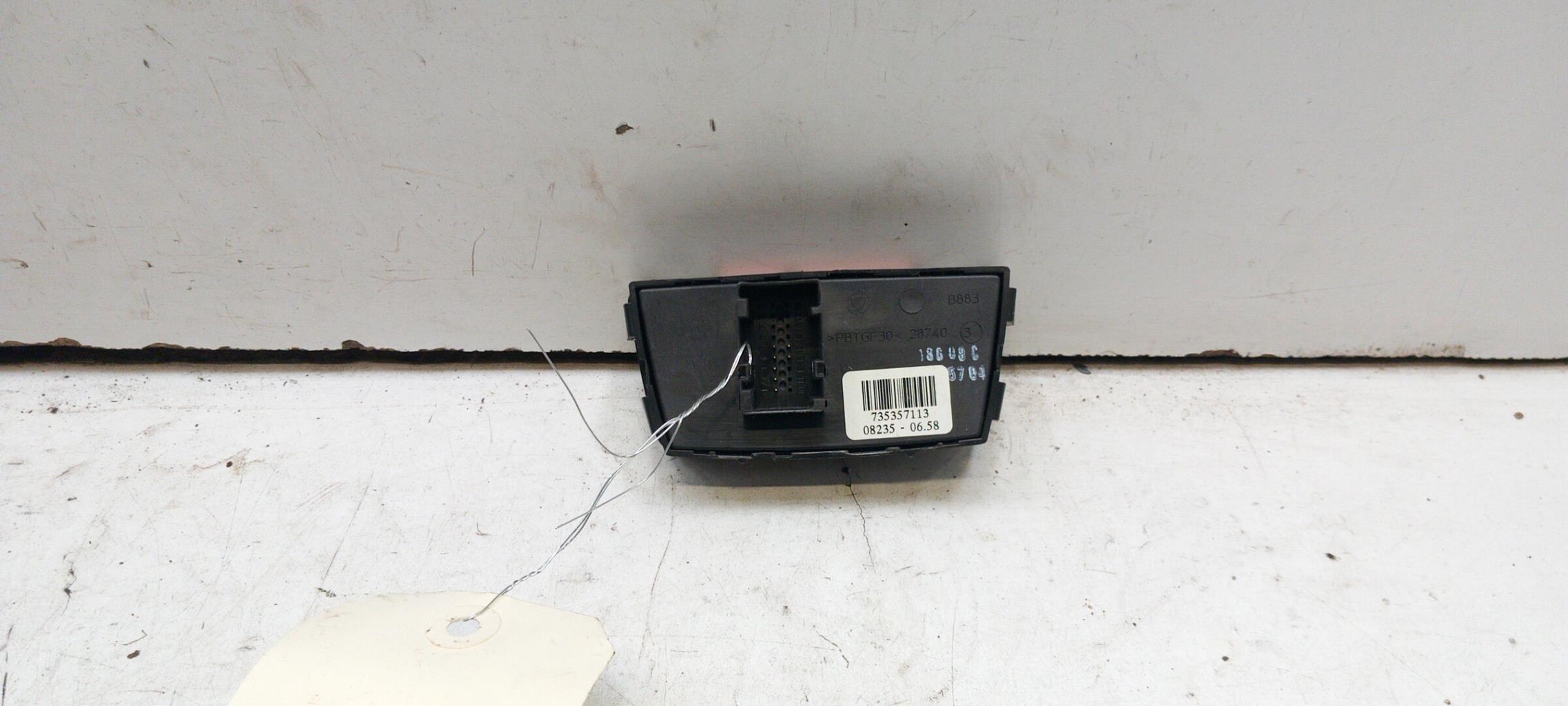 Bouton de warning FIAT PANDA 2 PHASE 1 Essence - 1