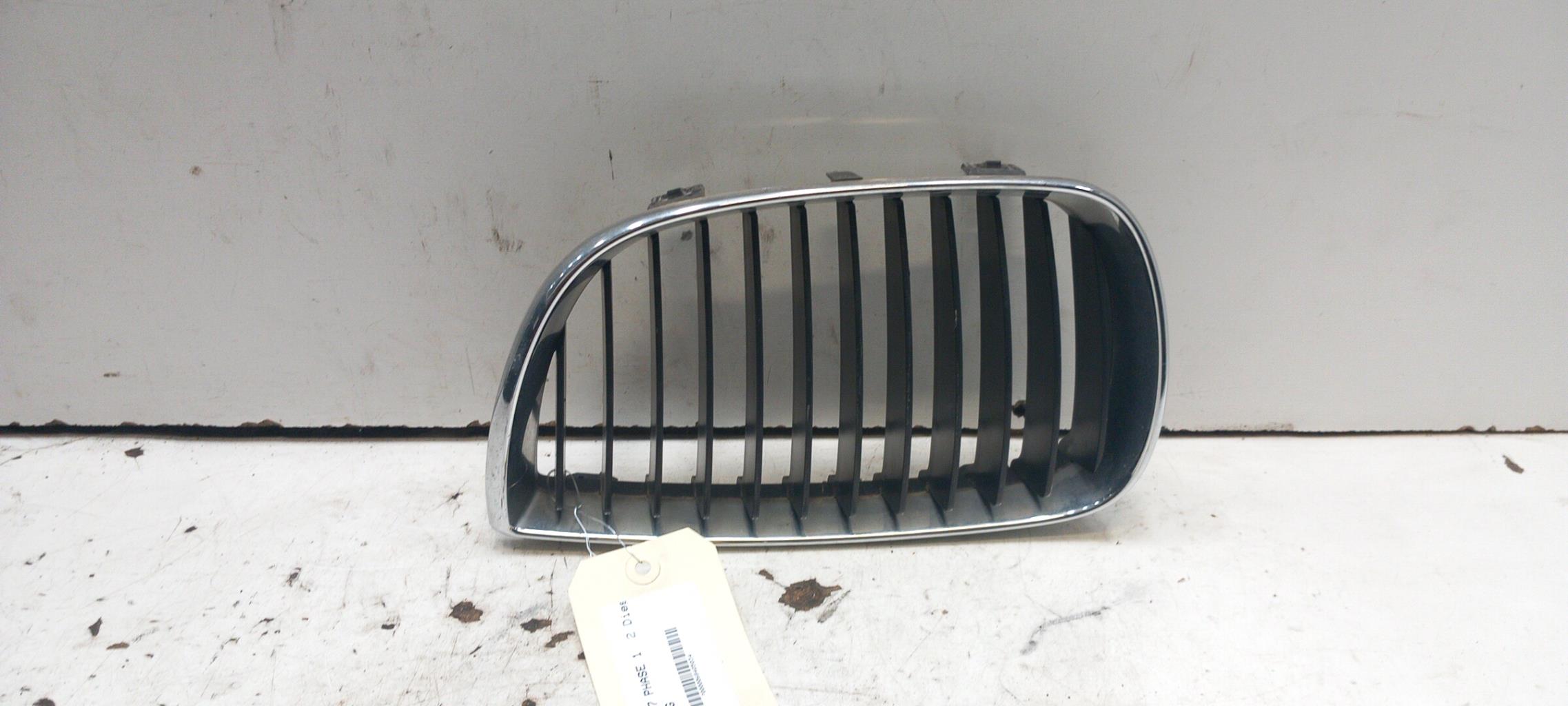 Calandre gauche BMW SERIE 1 E87 PHASE 1 Diesel - 1