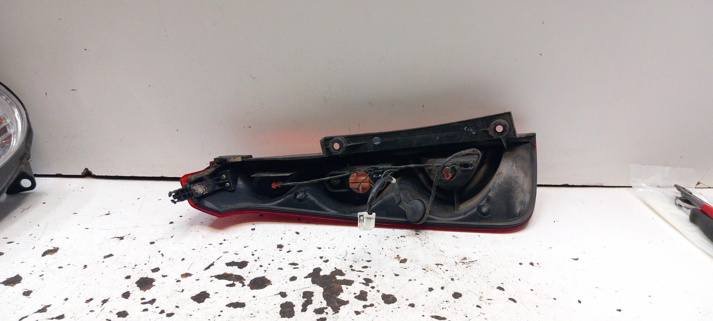Fanale posteriore principale destro (luci) NISSAN NOTE 1 PHASE 1 Gasolina - 1