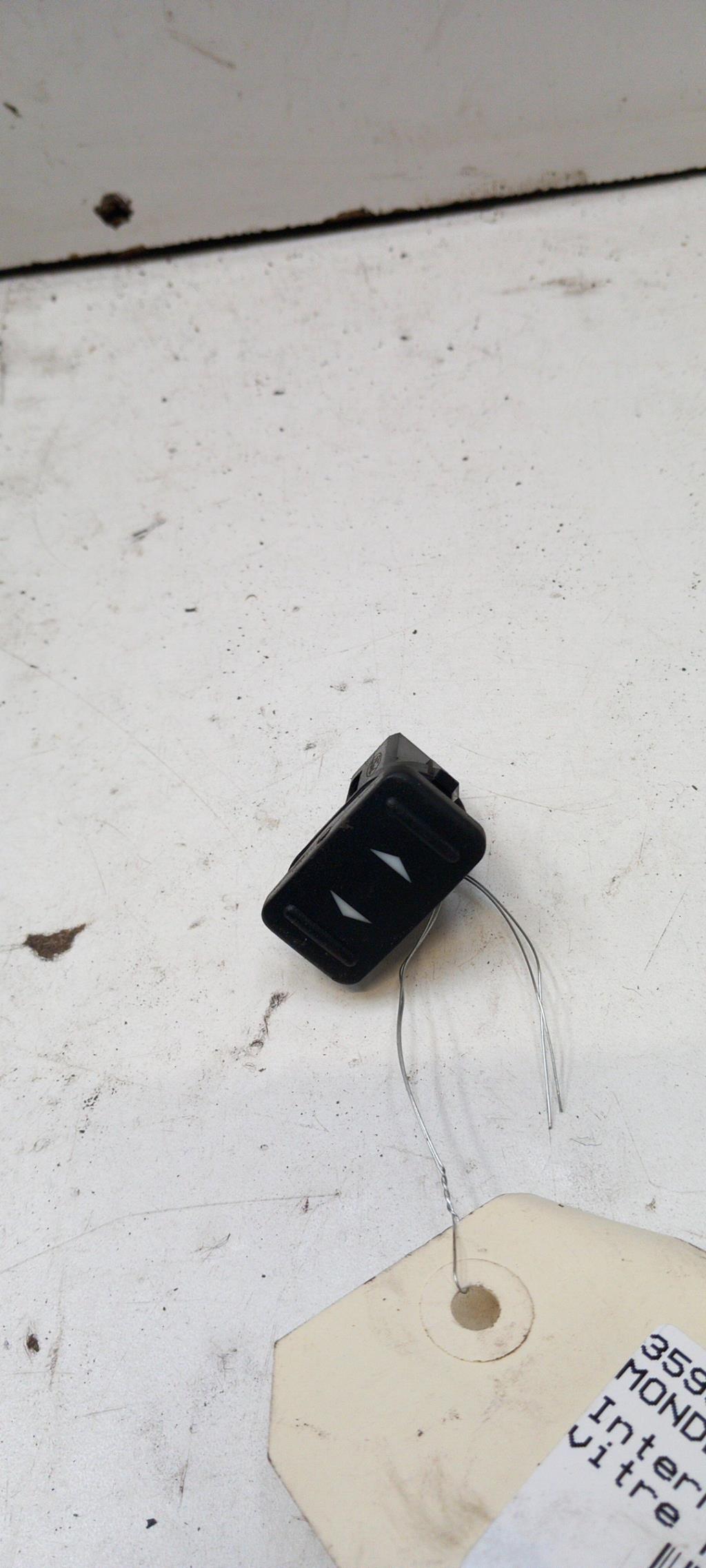 Interruttore lavacristalli posteriore destro FORD MONDEO 3 PHASE 2 Diésel - 1