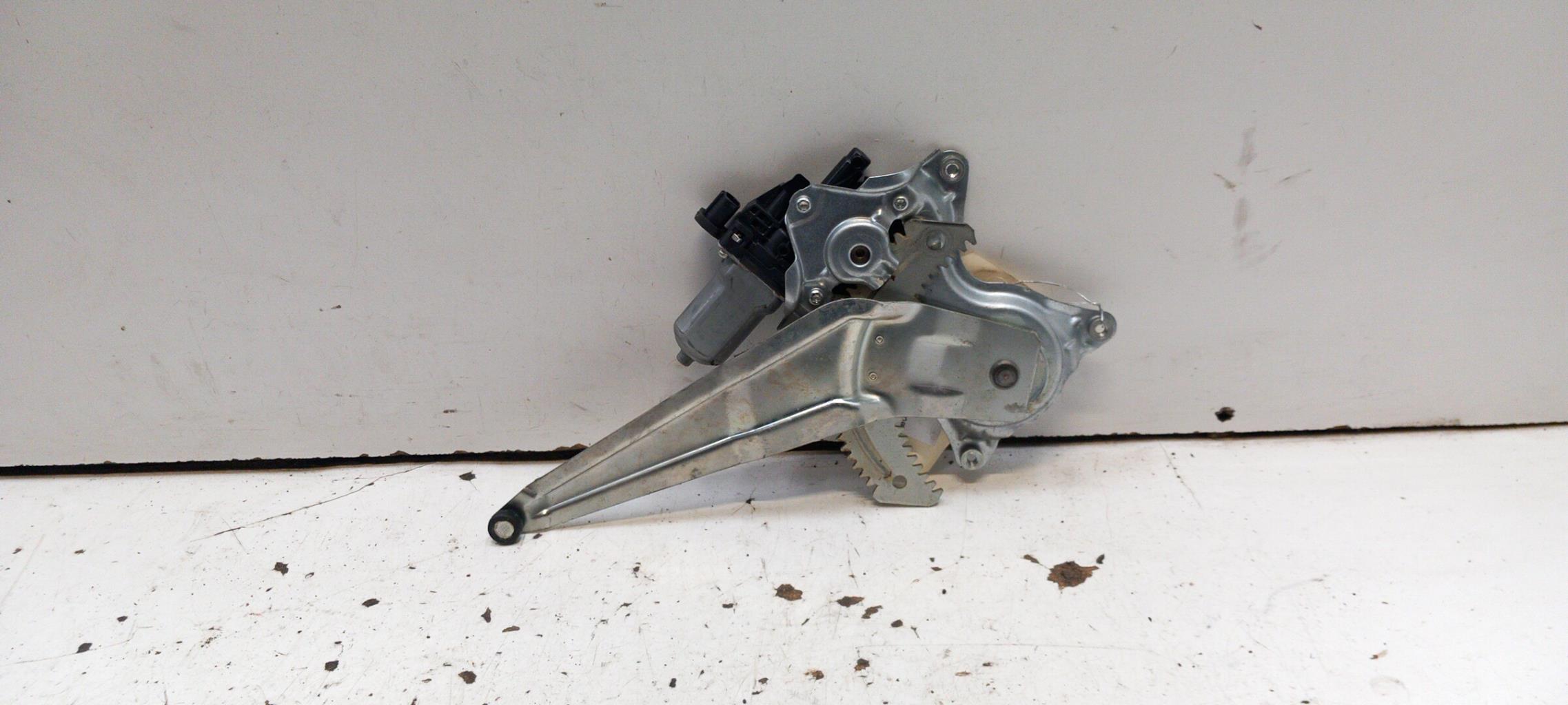 Alzacristalli elettrico posteriore sinistro SUZUKI SWIFT 4 Gasolina - 1