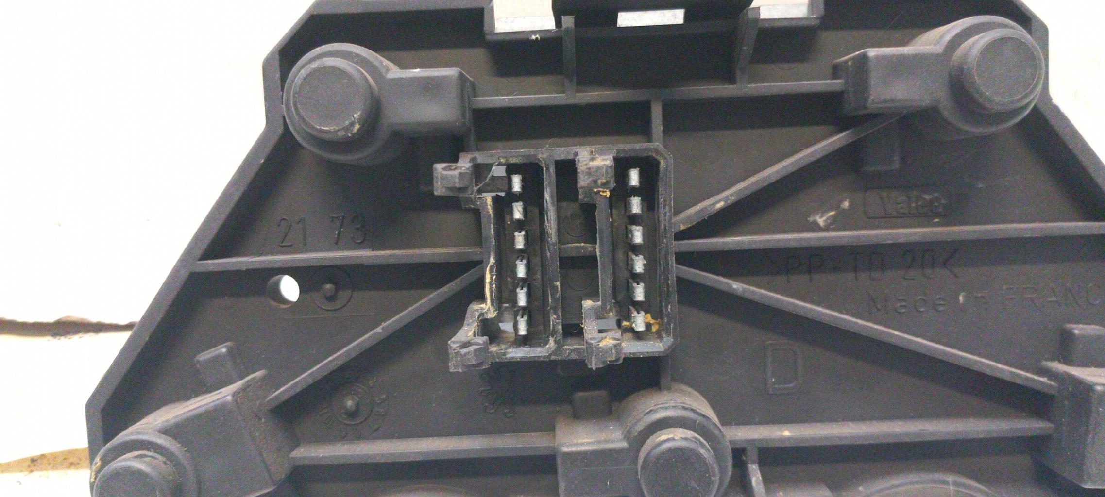 Base portalampade fanale posteriore destro PEUGEOT 605 PHASE 1 Gasolina - 1