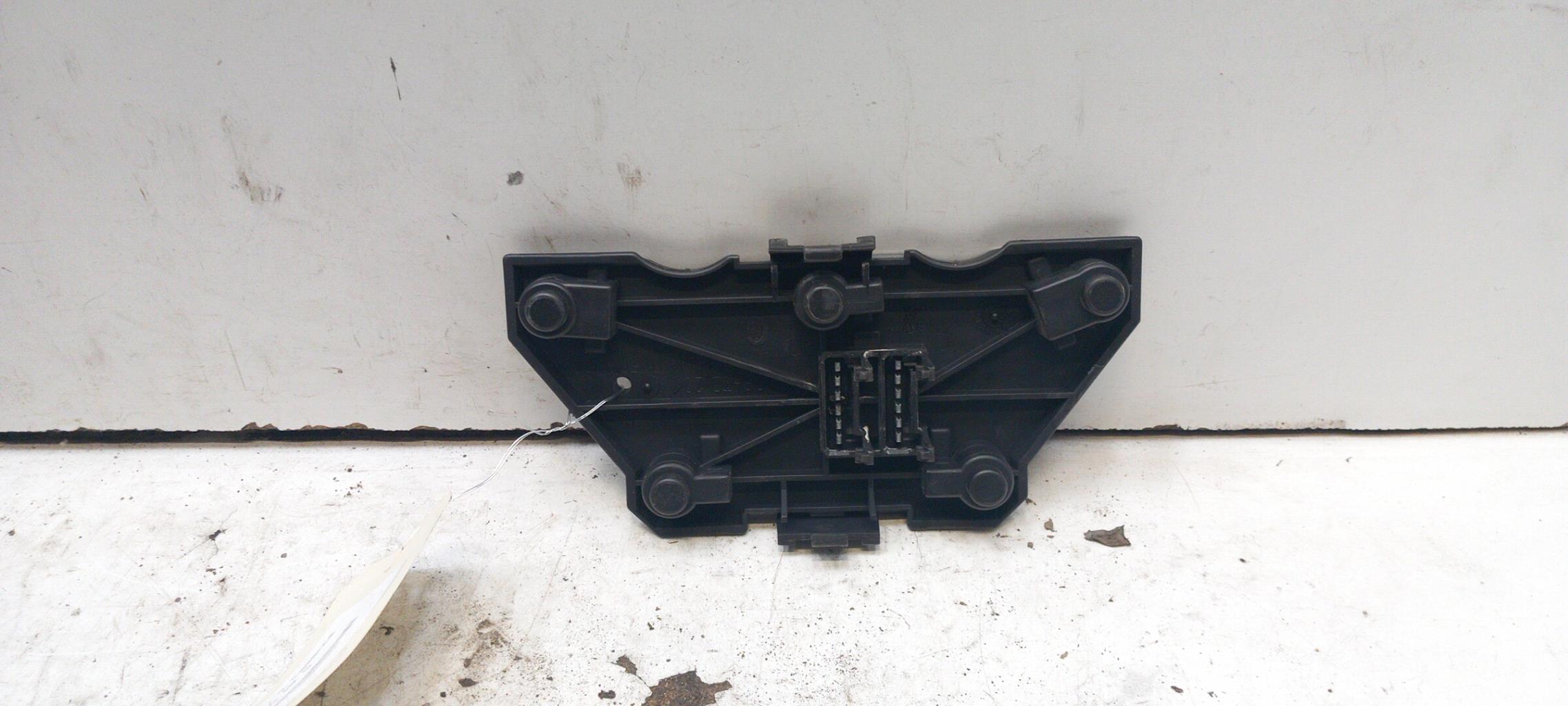 Base portalampade fanale posteriore sinistro PEUGEOT 605 PHASE 1 Gasolina - 1