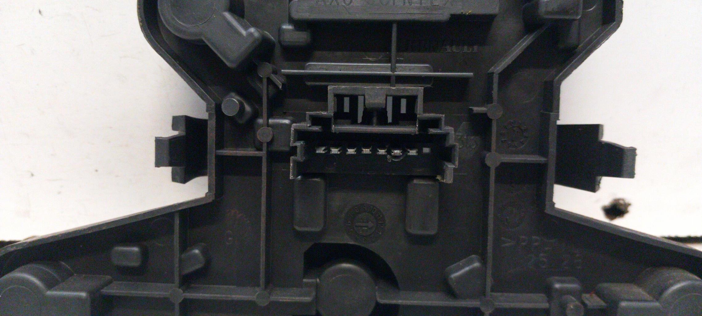 Base portalampade fanale posteriore sinistro RENAULT MEGANE 1 PHASE 1 Diésel - 1