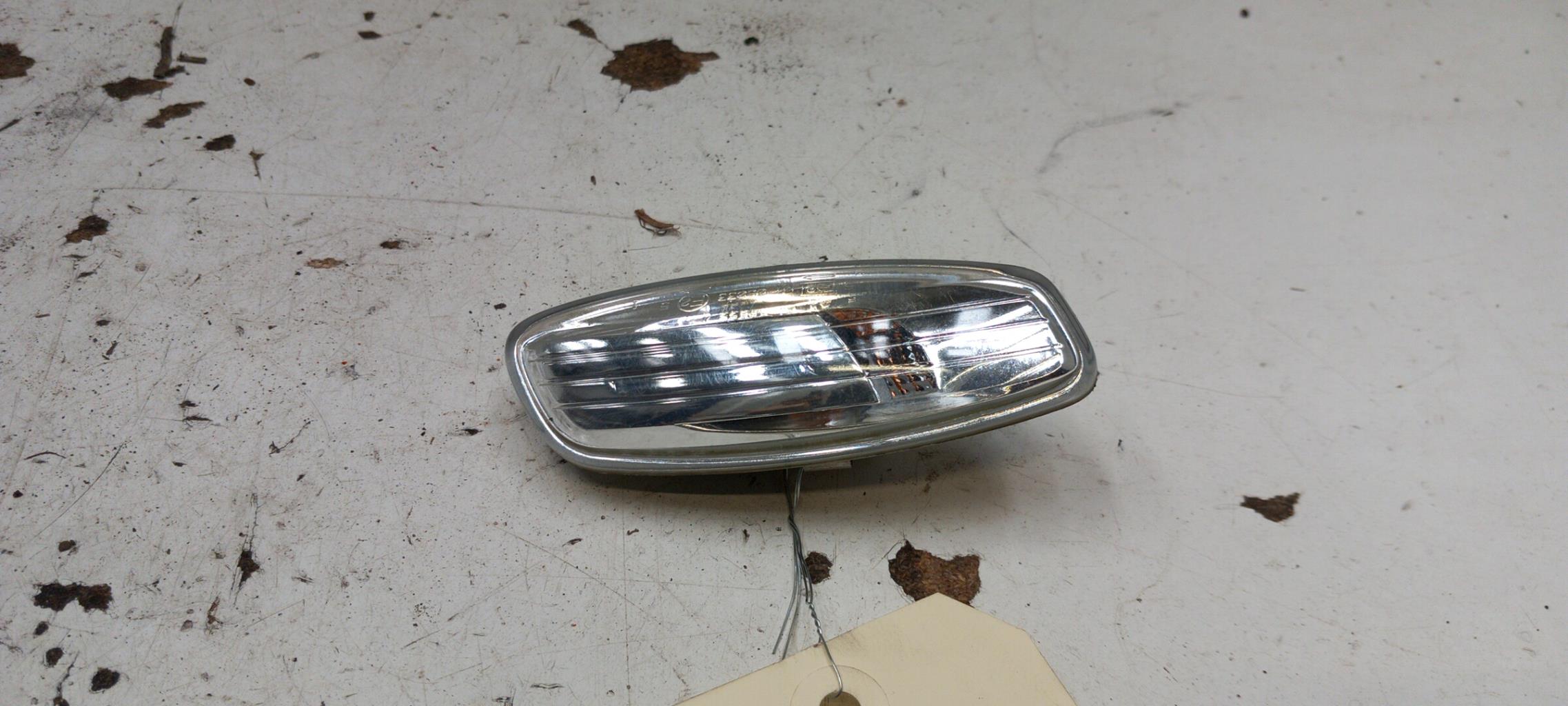 Ripetitore lampeggiante anteriore destro (Luci) PEUGEOT 308 1 SW PHASE 1 BREAK Diésel - 1