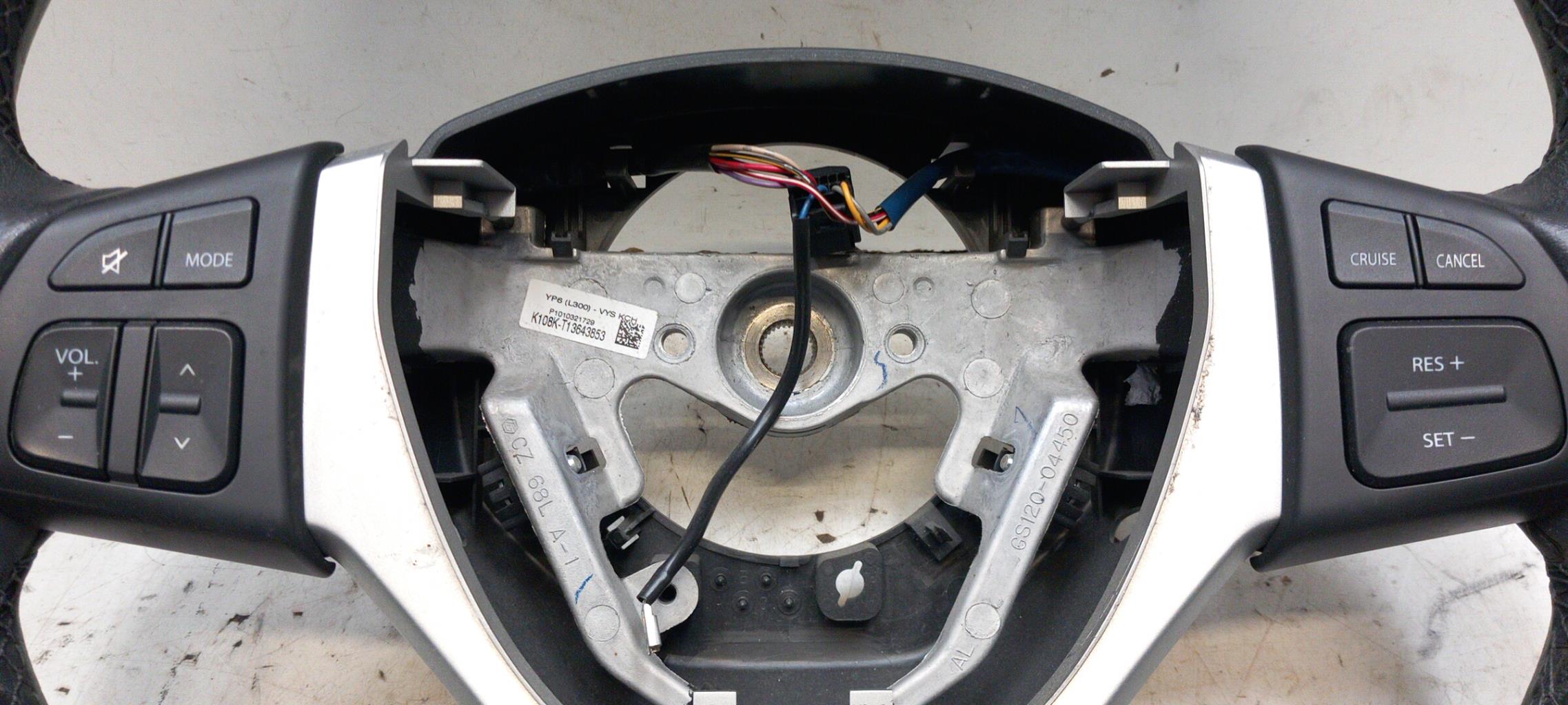 Volant SUZUKI SWIFT 4 Essence - 1