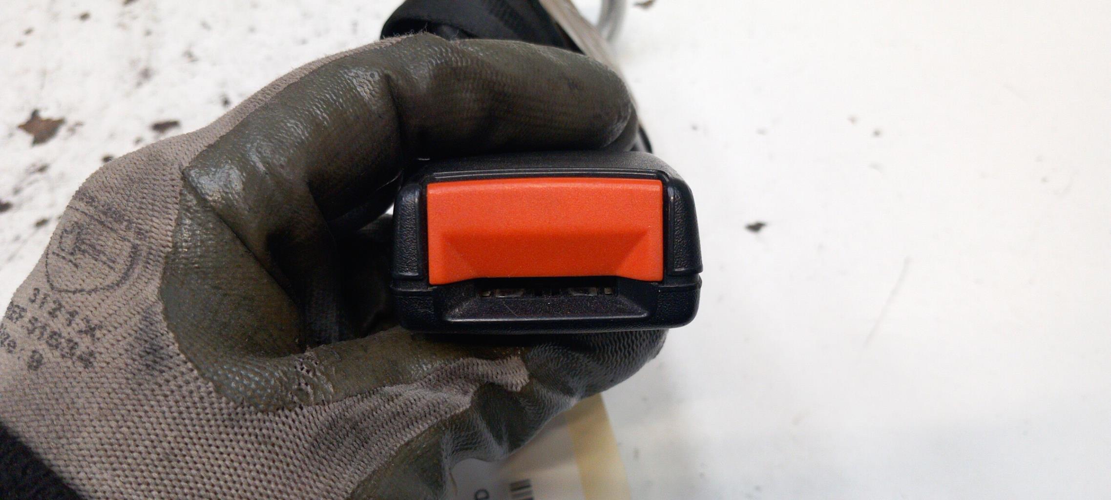 Aggancio cintura sicurezza posteriore destro VOLKSWAGEN GOLF 3  - 1