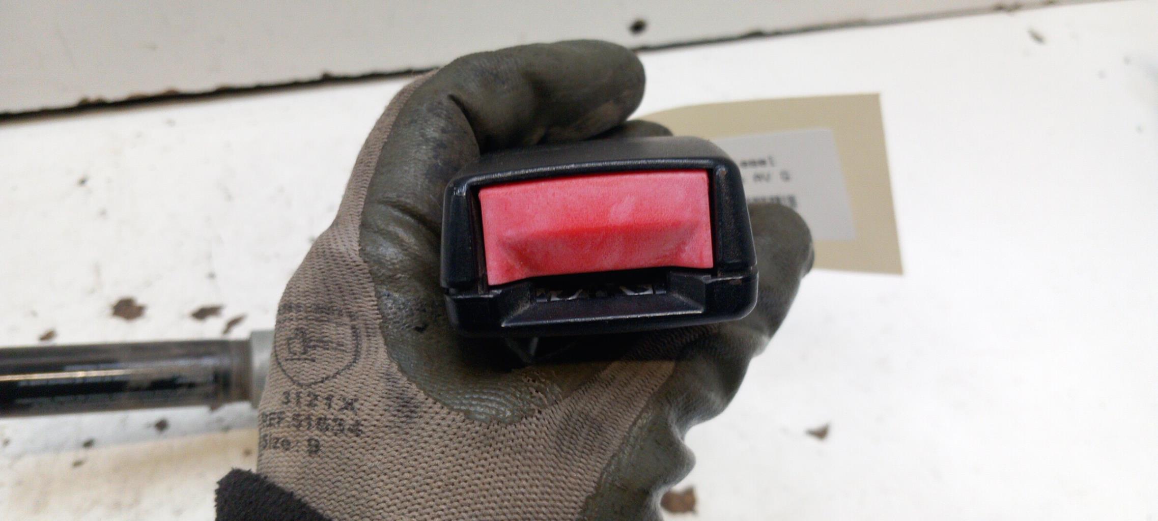 Aggancio cintura sicurezza anteriore sinistro FORD ESCORT 6 Diésel - 1