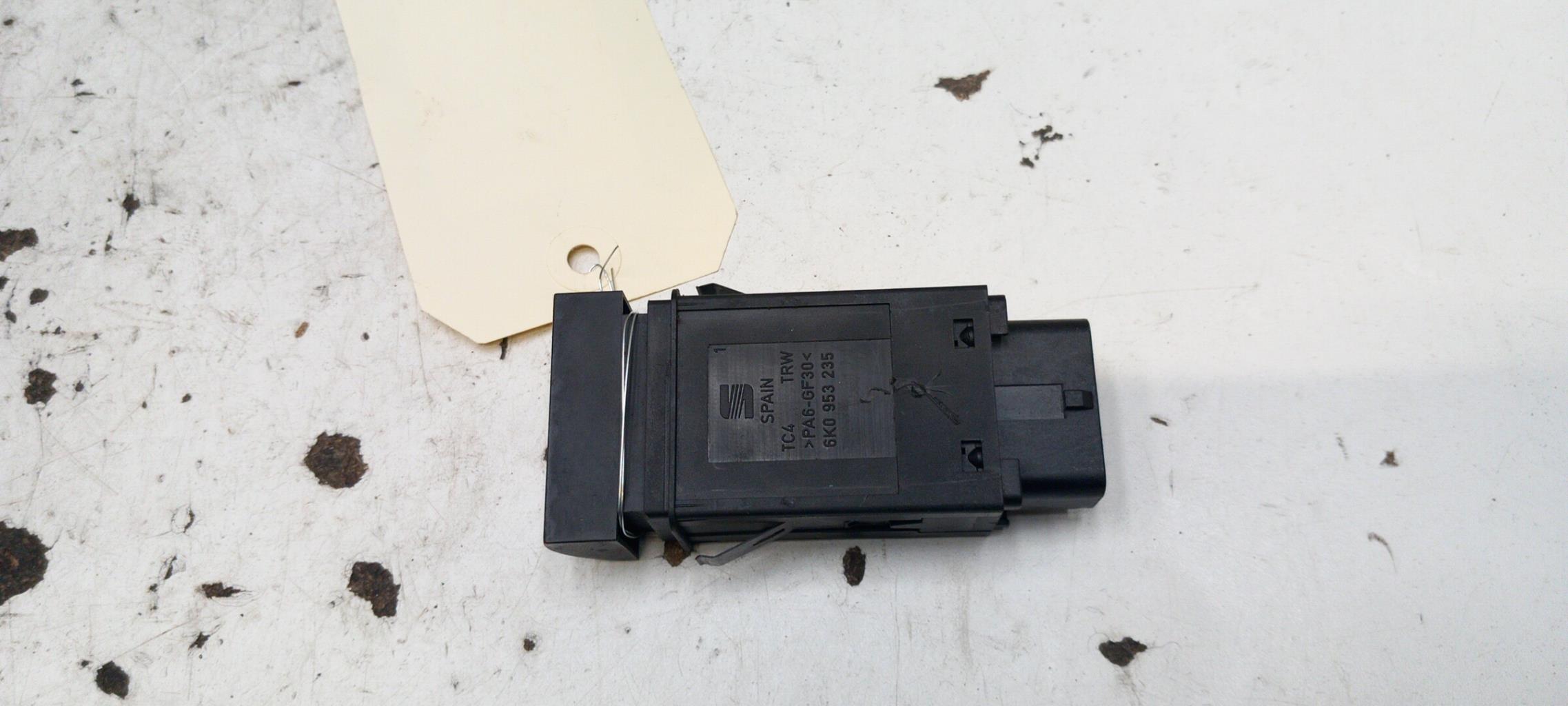 Bouton de warning SEAT IBIZA 2 PHASE 3 Essence - 1