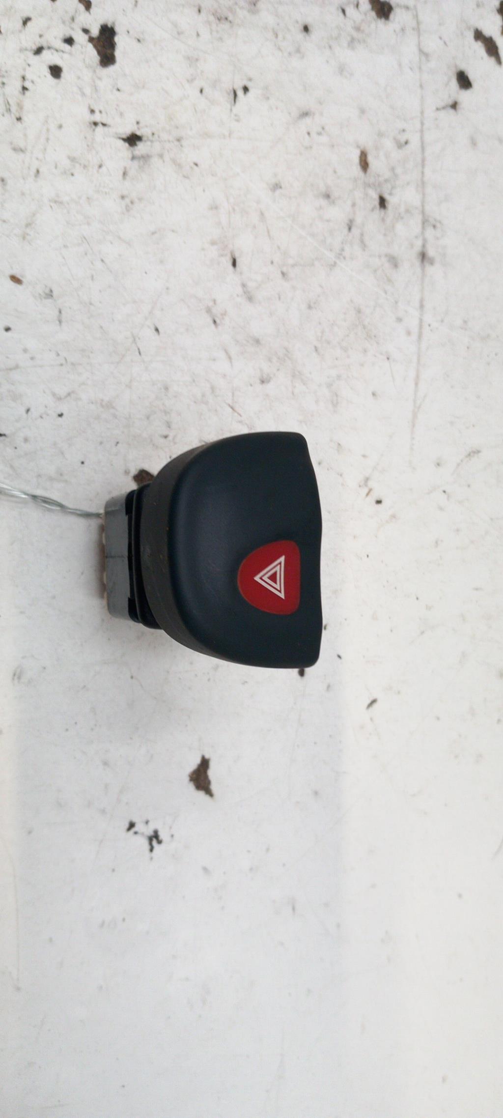 Bouton de warning RENAULT MEGANE 1 PHASE 1 COUPE Essence - 1