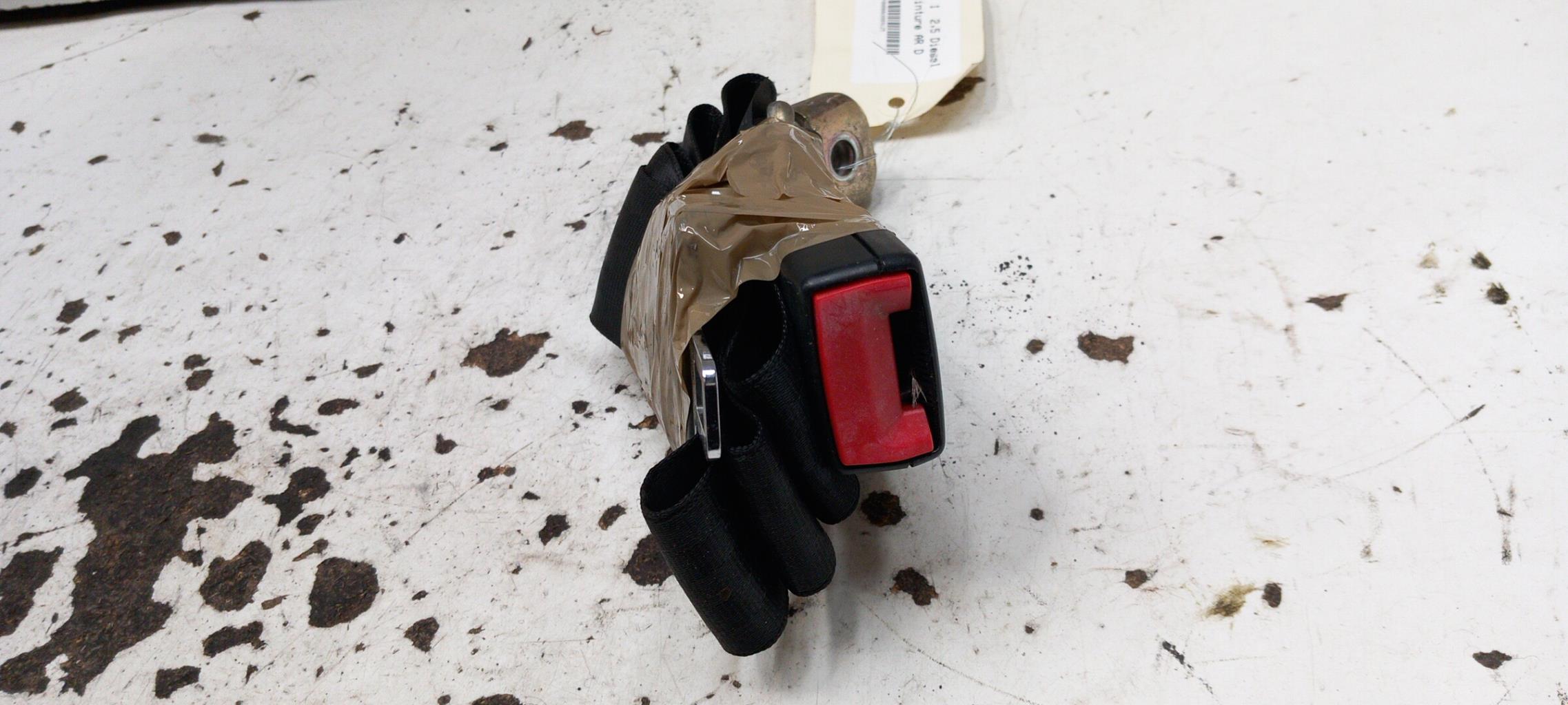 Aggancio cintura sicurezza posteriore destro AUDI A4 2 PHASE 1 Diésel - 1