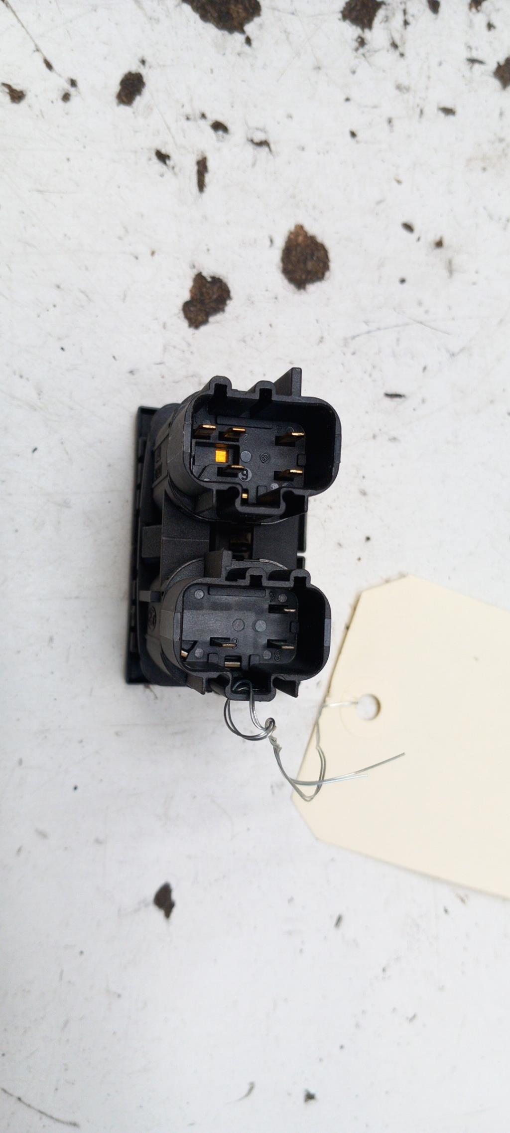 Bouton de warning FORD MONDEO 2 Diesel - 1