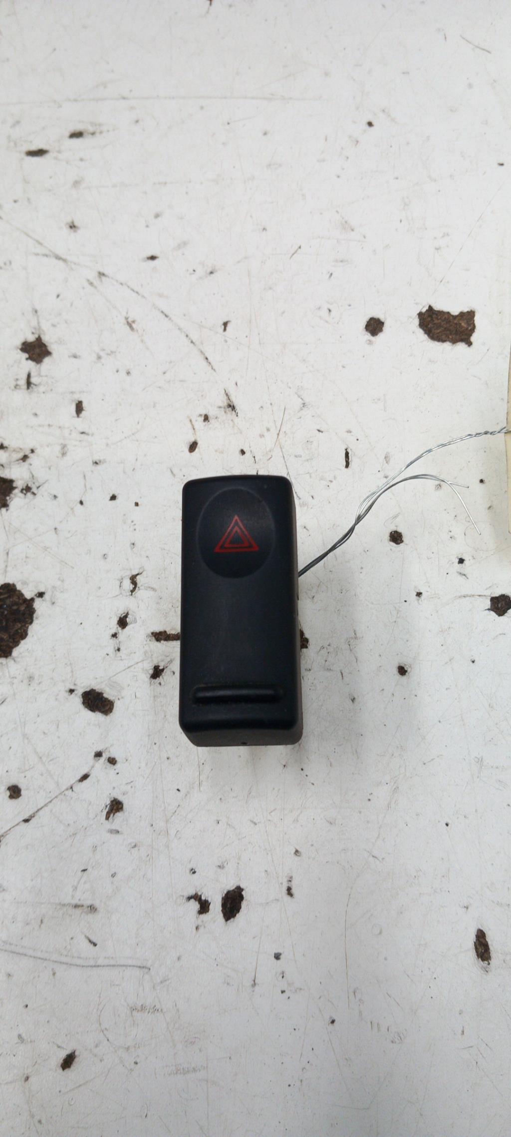 Bouton de warning RENAULT R19 PHASE 1 Diesel - 1