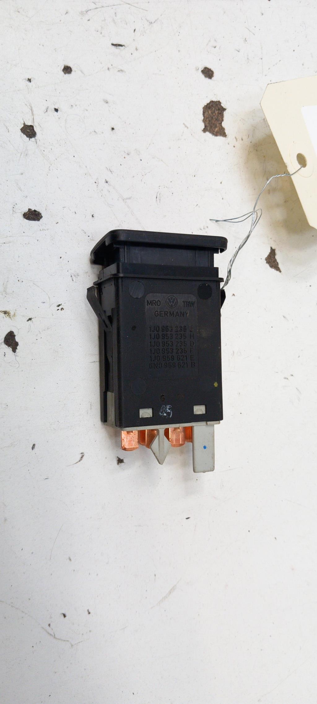 Bouton de warning VOLKSWAGEN GOLF 4 Essence - 1