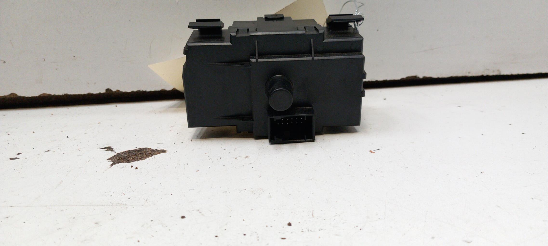 Commande de phare BMW SERIE 1 E87 PHASE 2 Diesel - 1
