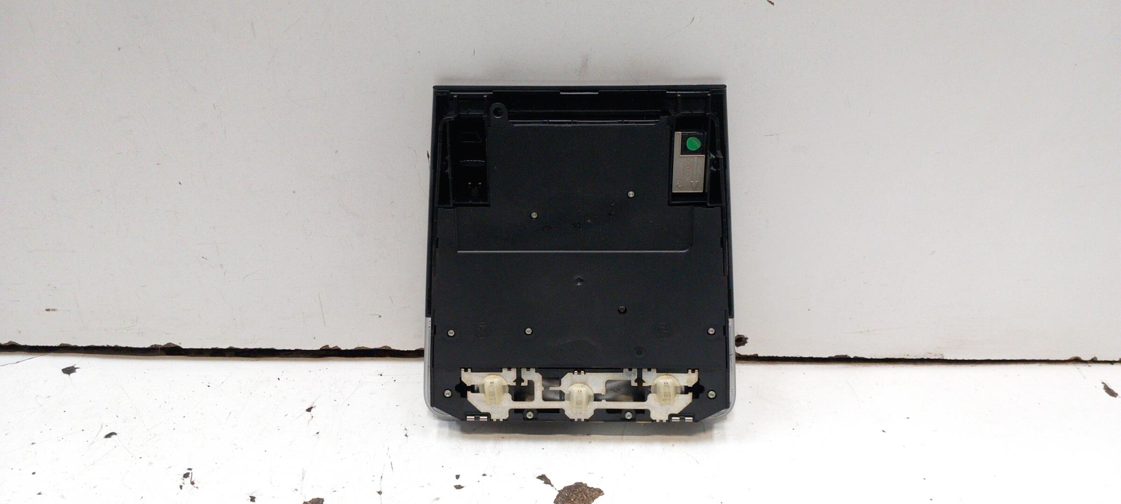 Eclairage de plafonnier BMW SERIE 1 E87 PHASE 2 Diesel - 1
