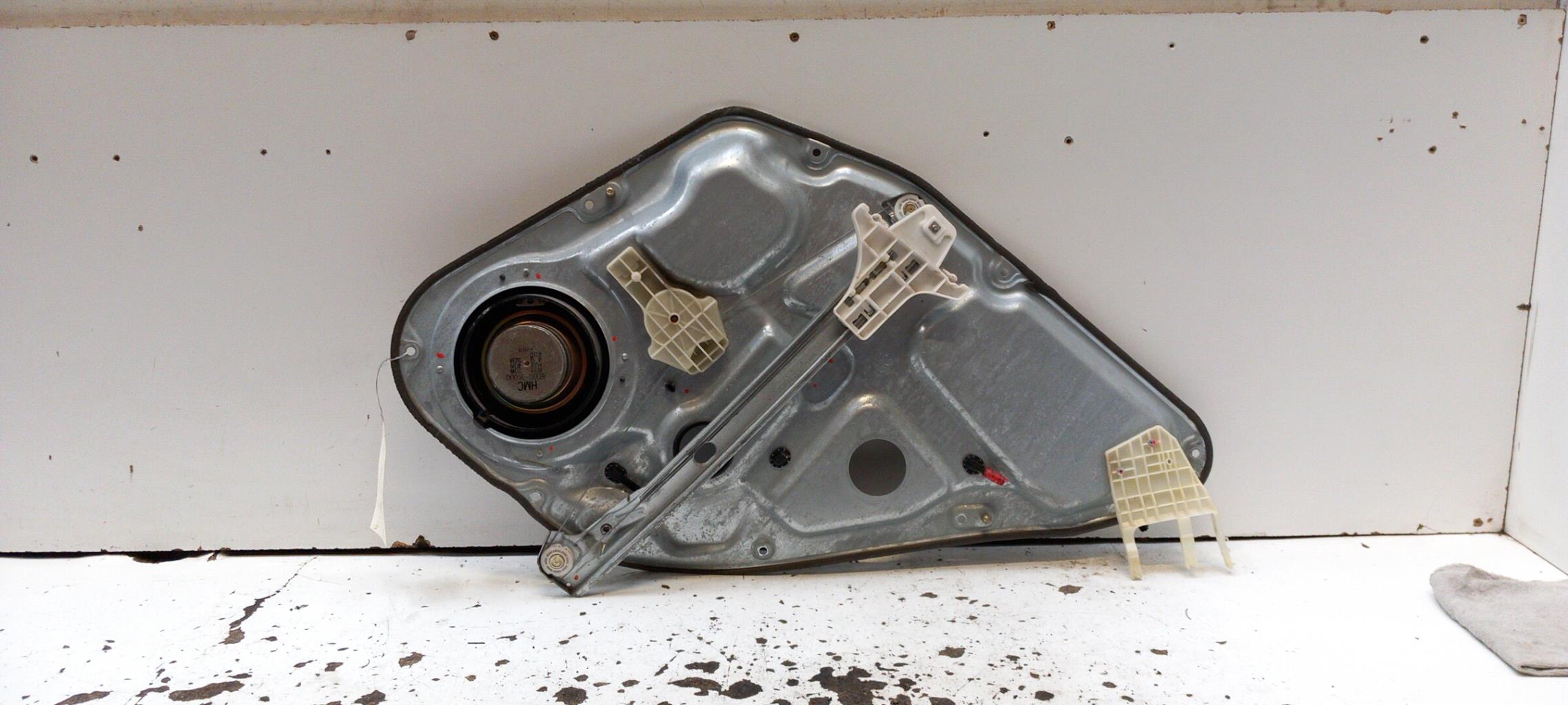 Alzacristalli elettrico posteriore sinistro HYUNDAI SONATA 5 Gasolina - 1