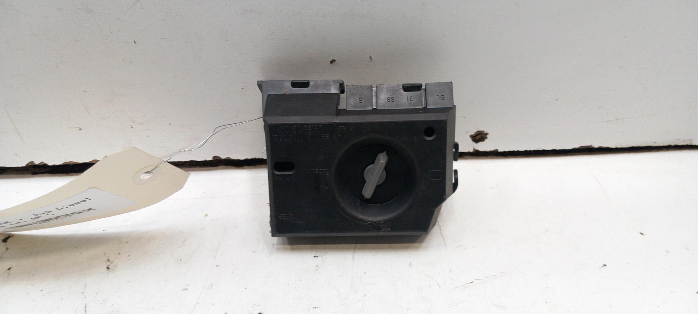 Base portalampade fanale posteriore destro AUDI A8 1 PHASE 1 Diésel - 1