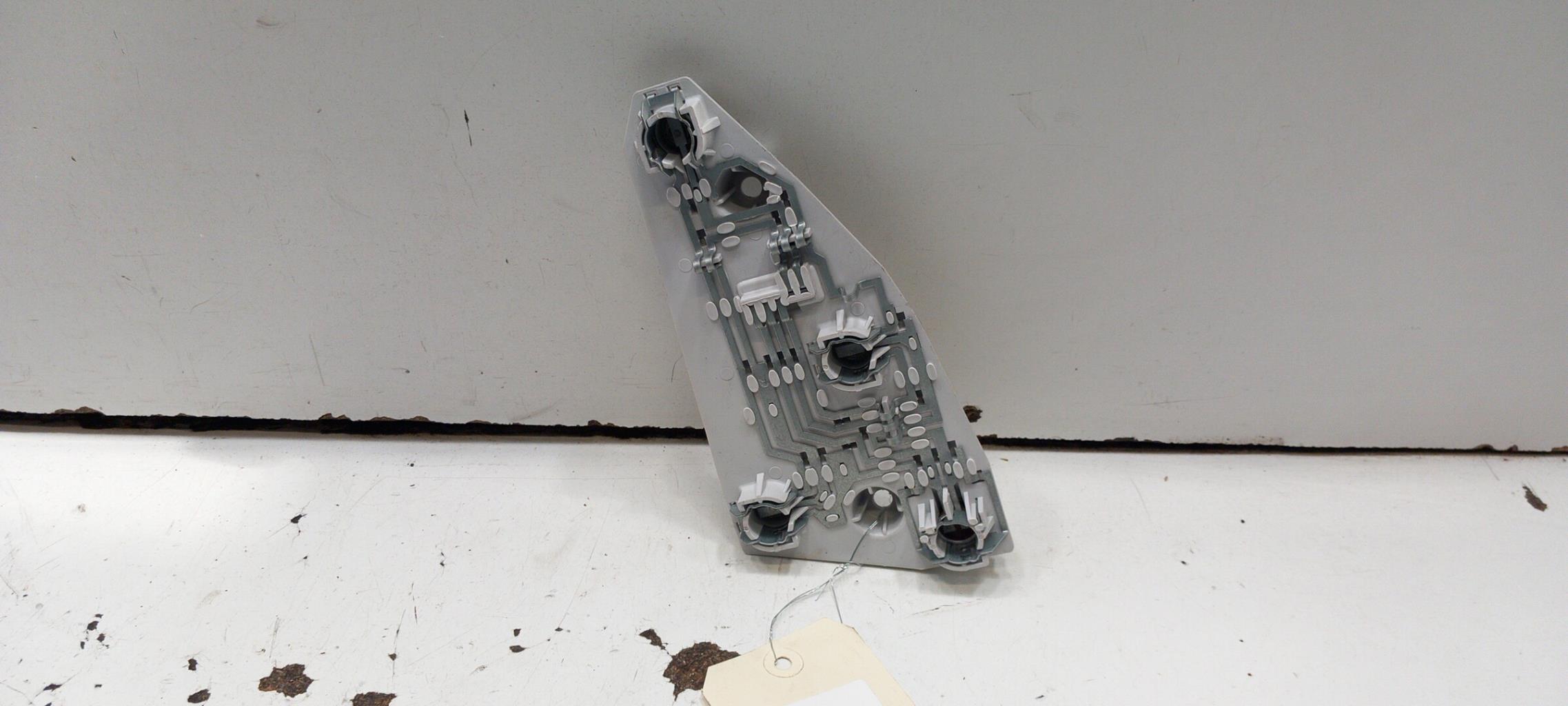 Base portalampade fanale posteriore destro PEUGEOT 106 PHASE 1 Gasolina - 1