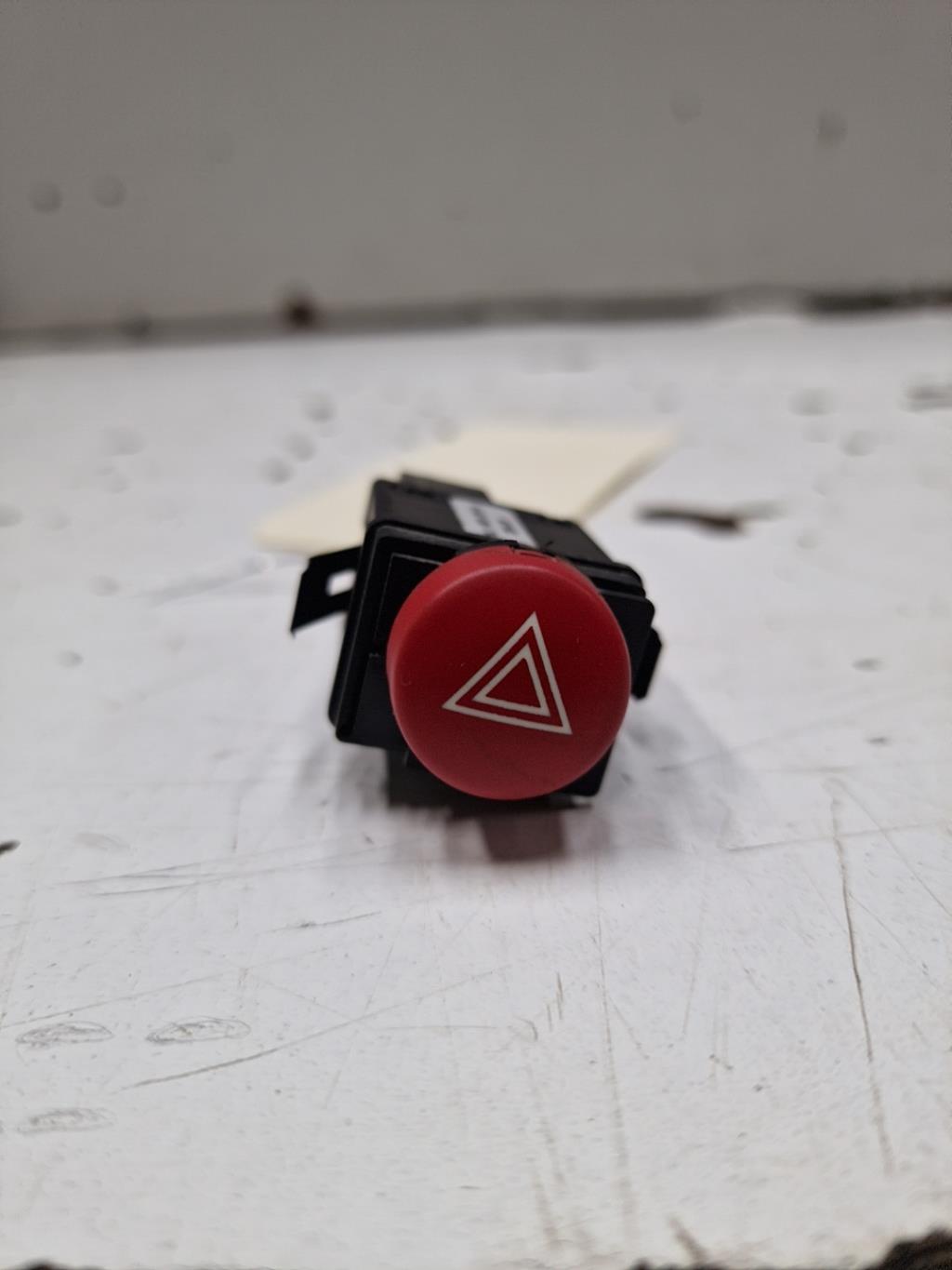 Bouton de warning SEAT IBIZA 3 PHASE 2 Diesel - 1