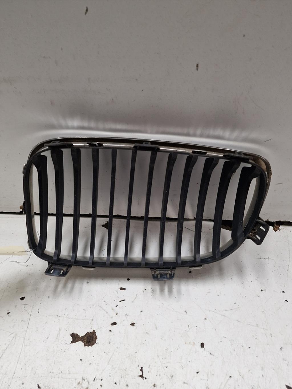 Calandre droite BMW SERIE 1 E87 PHASE 2 Diesel - 1