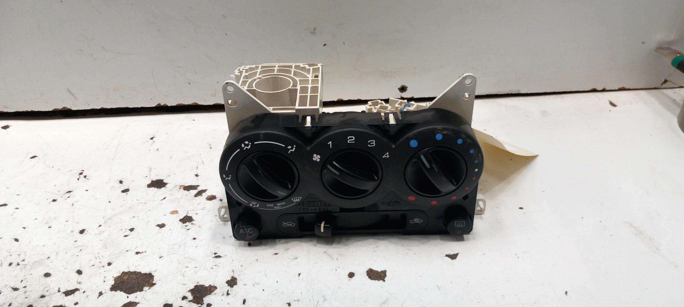 Commande chauffage SUZUKI IGNIS 2 Essence - 1