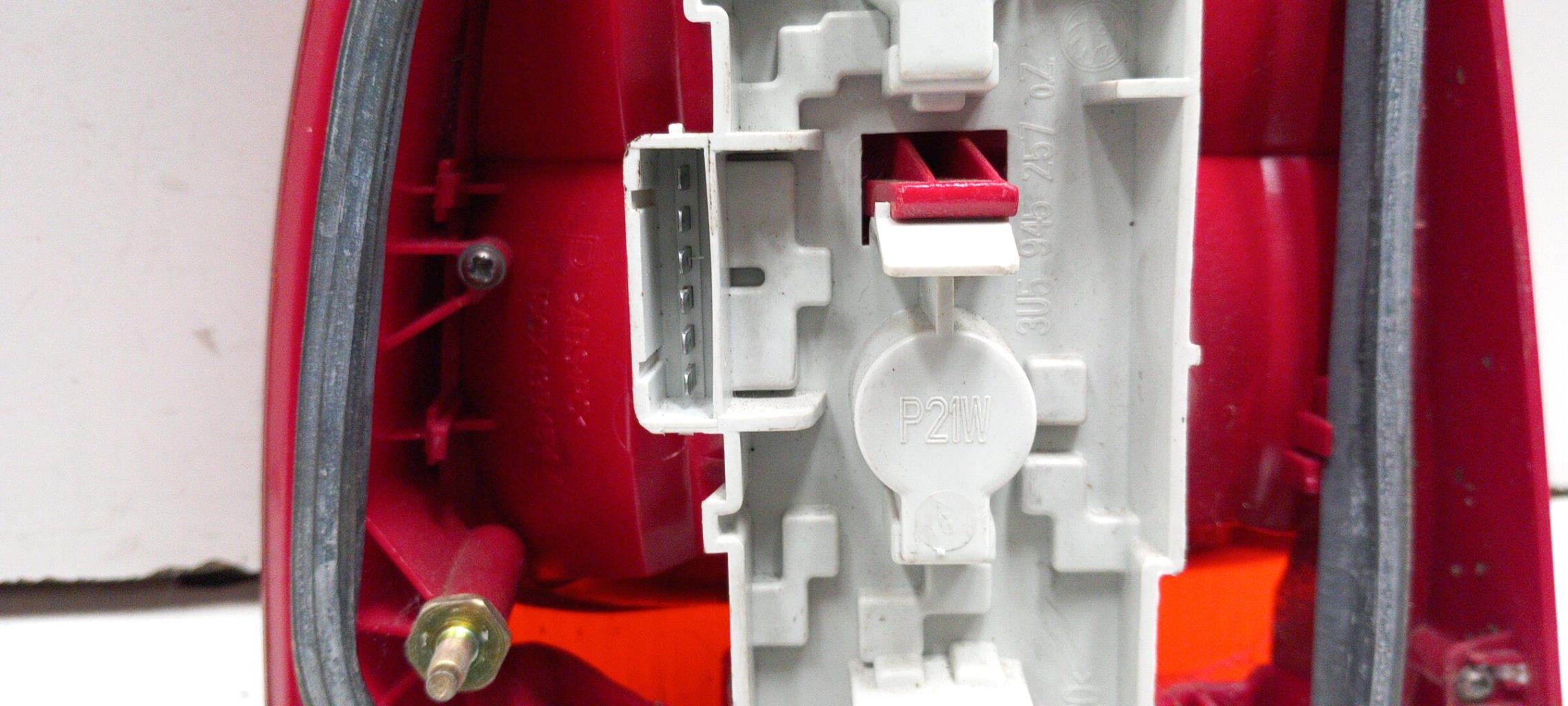Fanale posteriore principale destro (luci) SKODA SUPERB 1 Diésel - 1