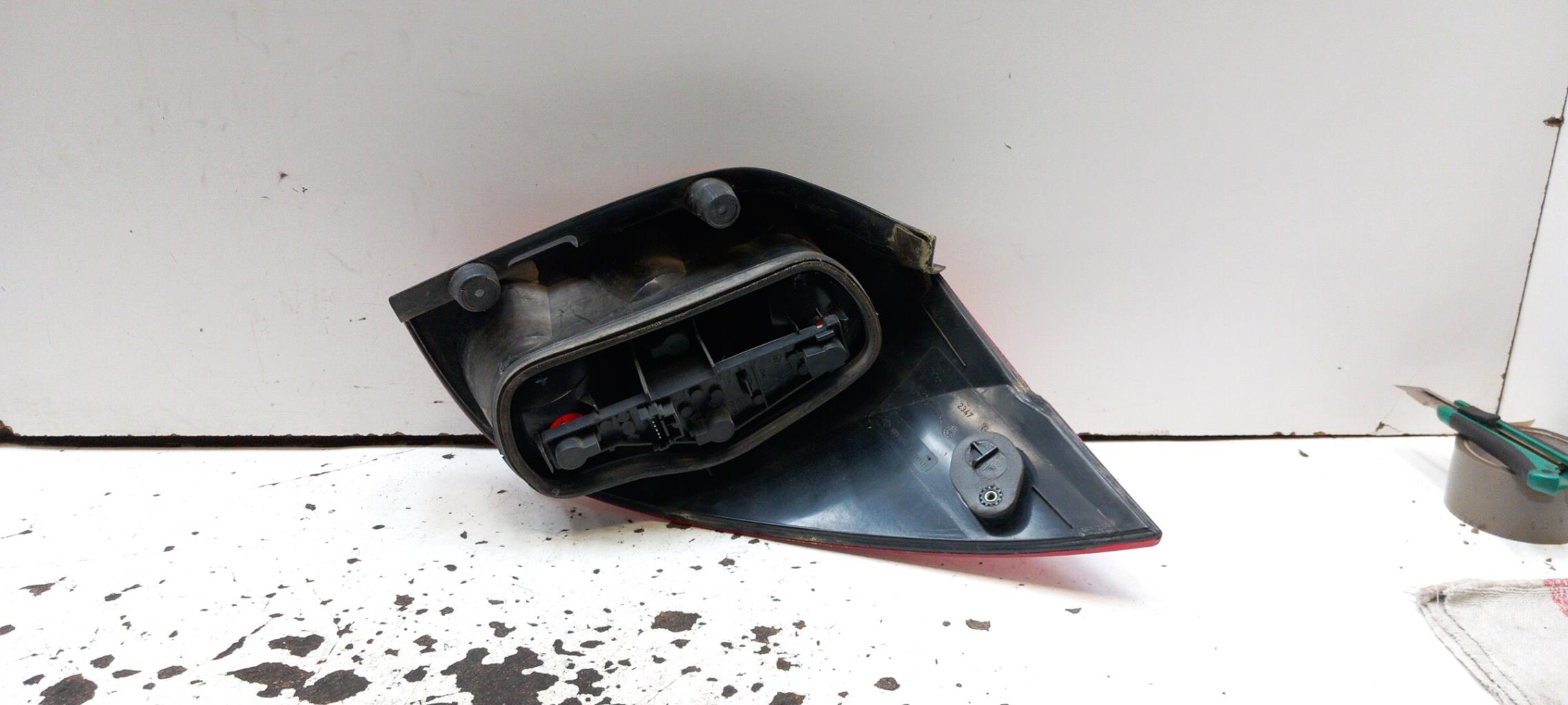 Fanale posteriore principale sinistro (luci) RENAULT LAGUNA 2 PHASE 2 BREAK Diésel - 1
