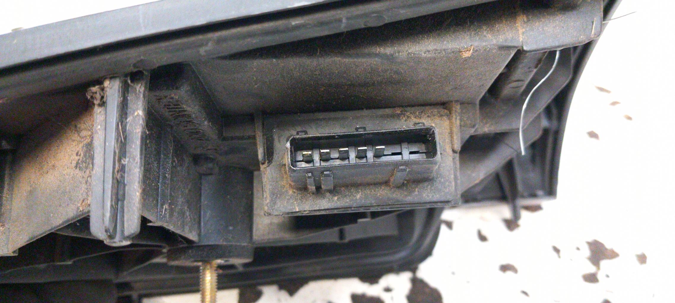 Base portalampade fanale posteriore destro CITROEN ZX PHASE 2 BREAK Gasolina - 1