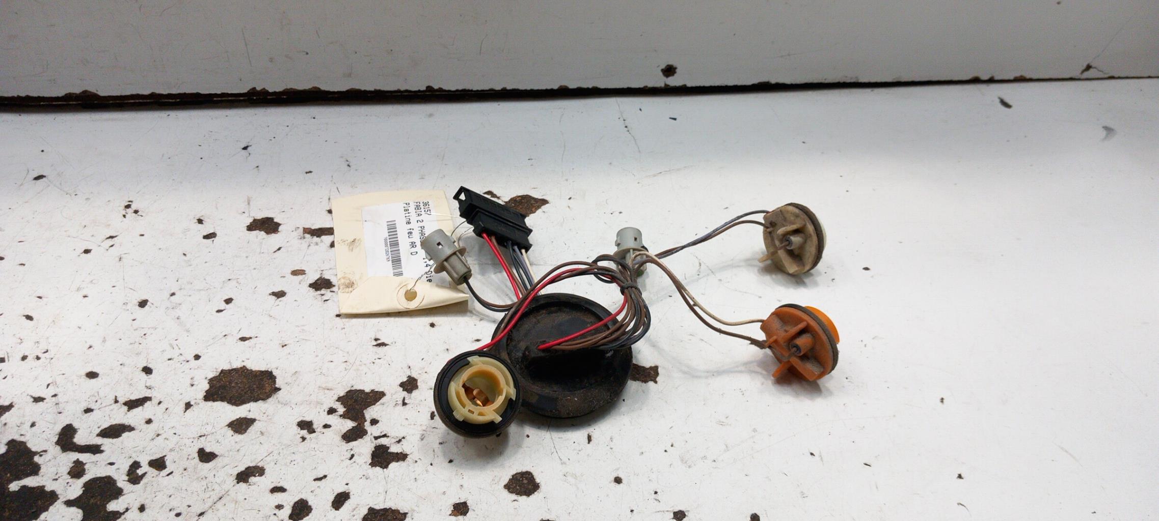 Base portalampade fanale posteriore destro SKODA FABIA 2 PHASE 1 Diésel - 1