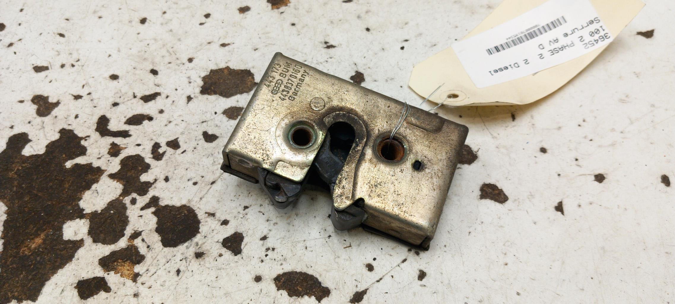 Serrure avant droit AUDI 100 2 PHASE 2 Diesel - 1