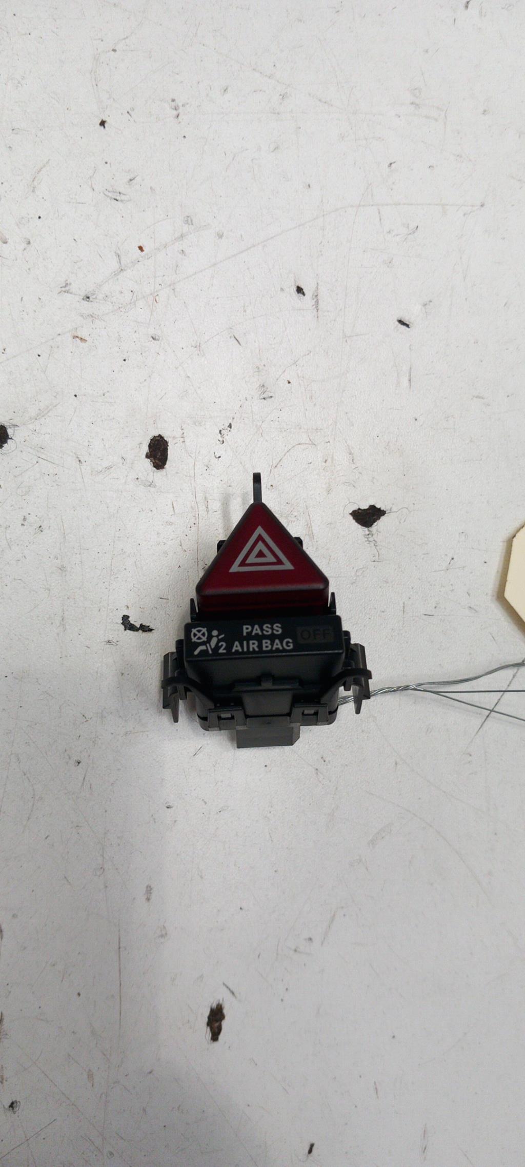 Interruttore luci emergenza MERCEDES CLASSE A 169 PHASE 2 Diésel - 1