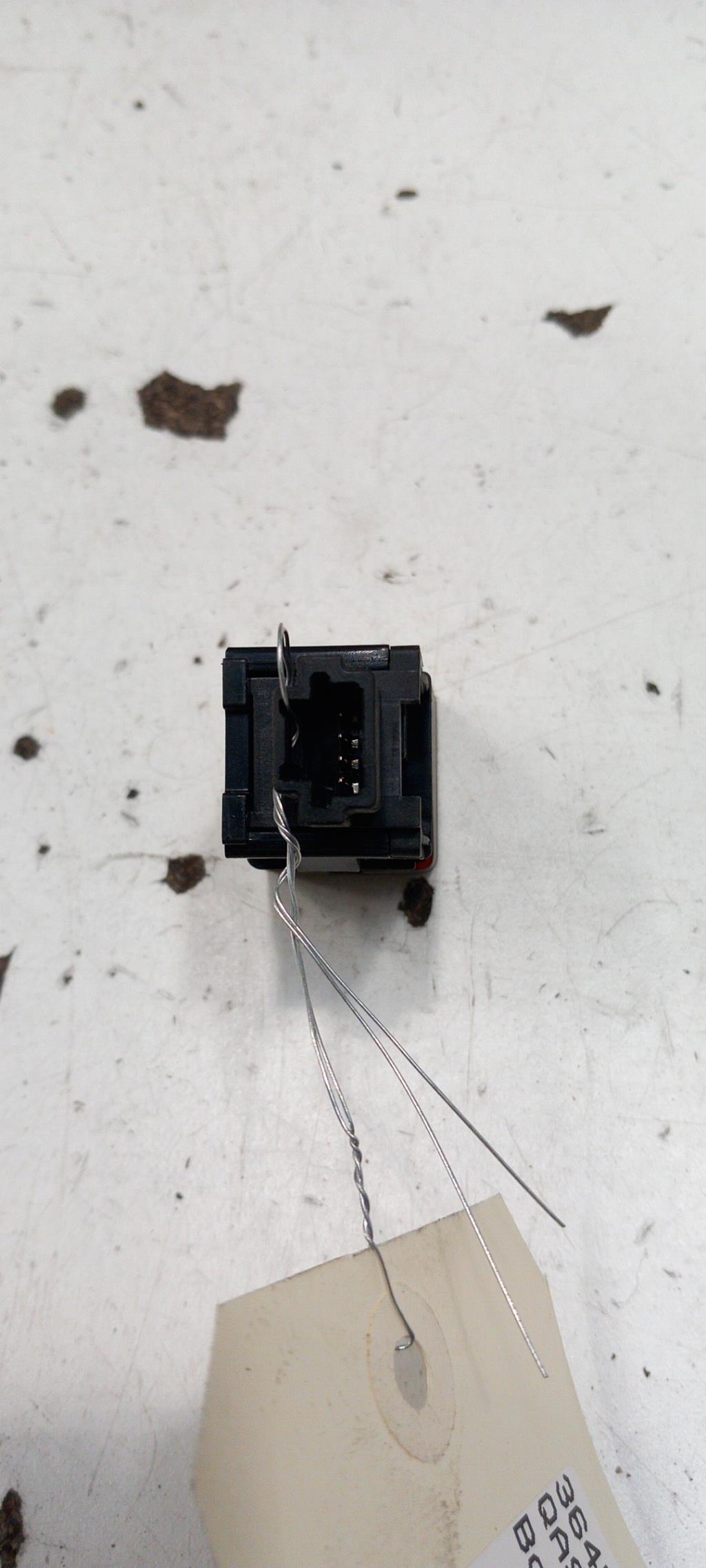Interruttore luci emergenza NISSAN QASHQAI 2 PHASE 1 Diésel - 1