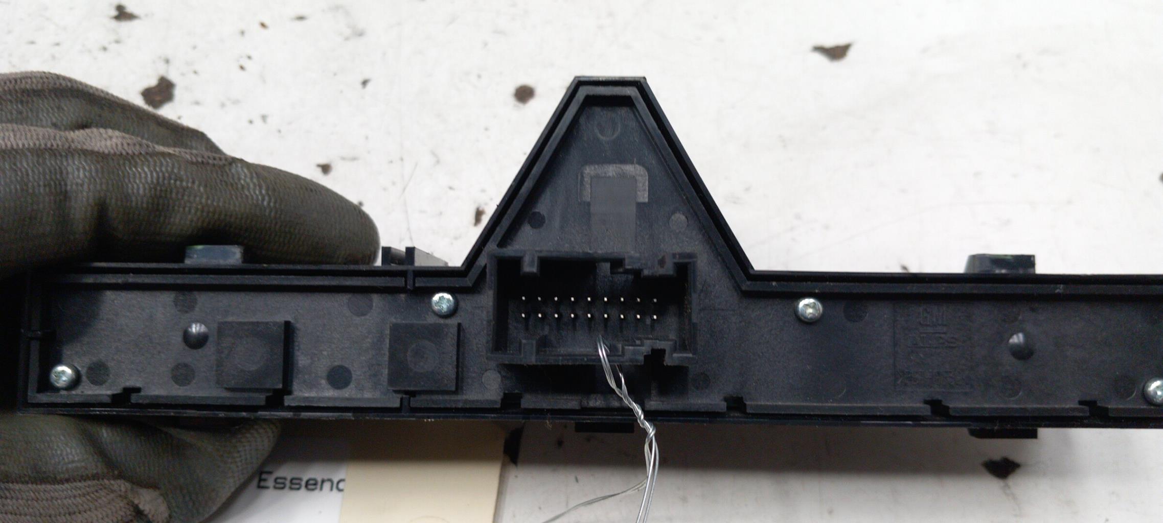 Bouton de warning OPEL CORSA D PHASE 2 Essence - 1