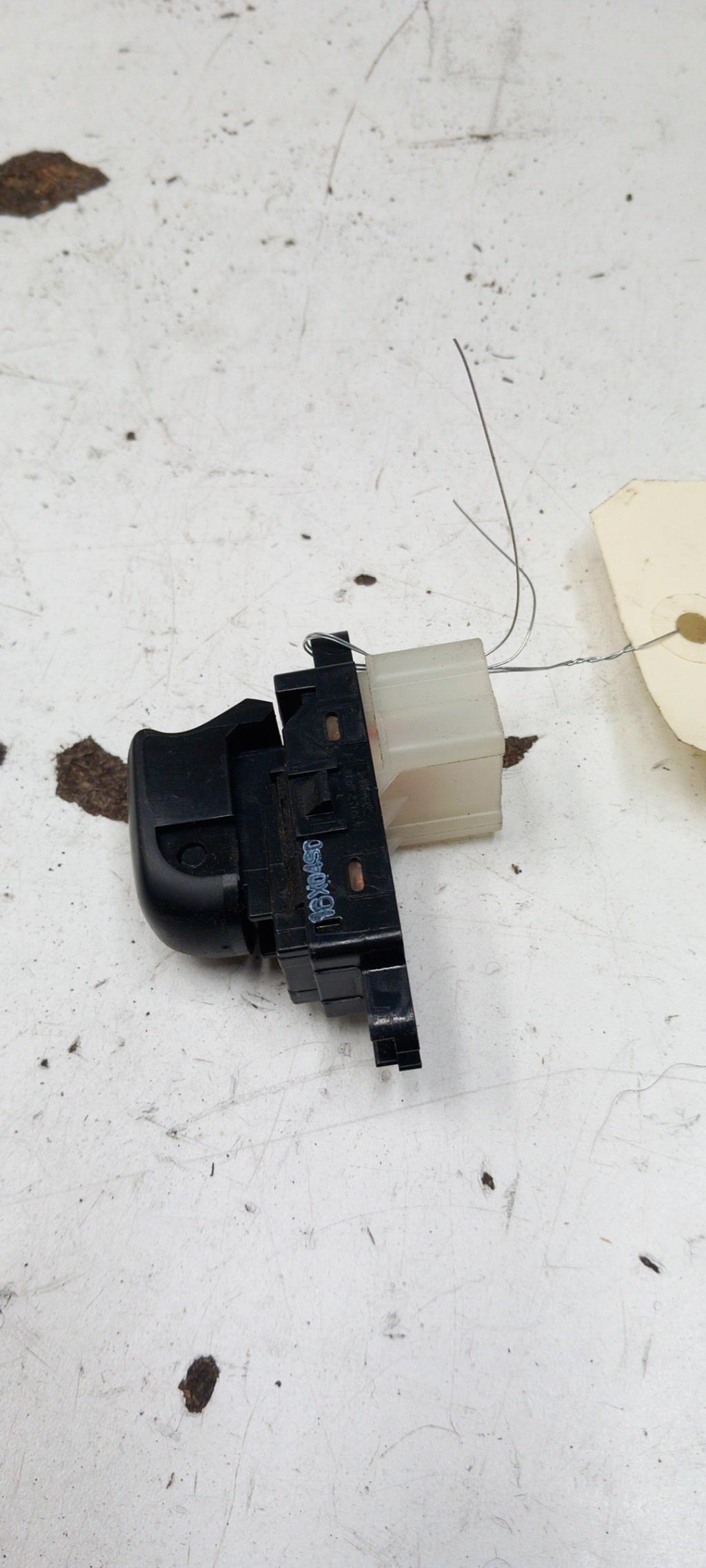 Interruttore lavacristalli posteriore destro NISSAN QASHQAI 2 PHASE 1 Diésel - 1