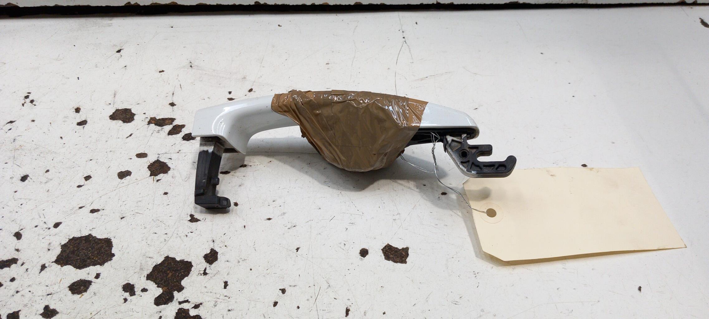 Poignee porte avant gauche OPEL CORSA D PHASE 2 Essence - 1