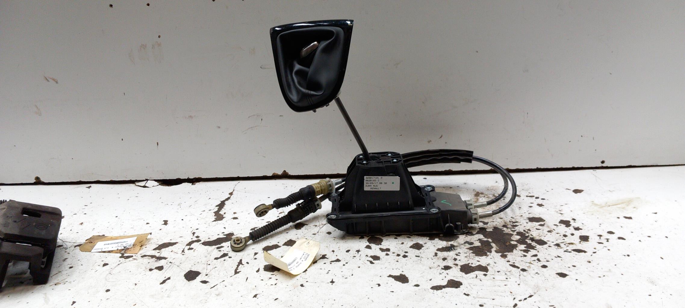 Levier de vitesses RENAULT CLIO 4 PHASE 2 BREAK Diesel - 1