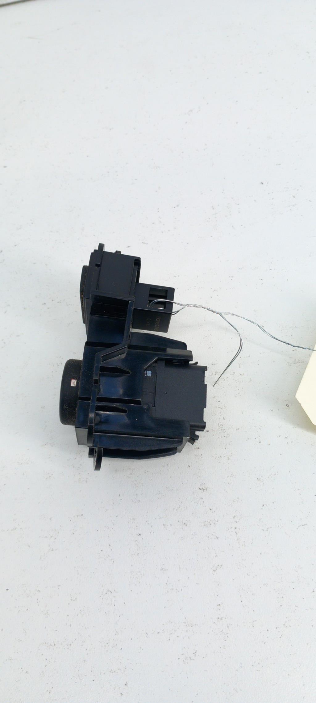 Bouton de warning SEAT LEON 2 PHASE 2 Diesel - 1