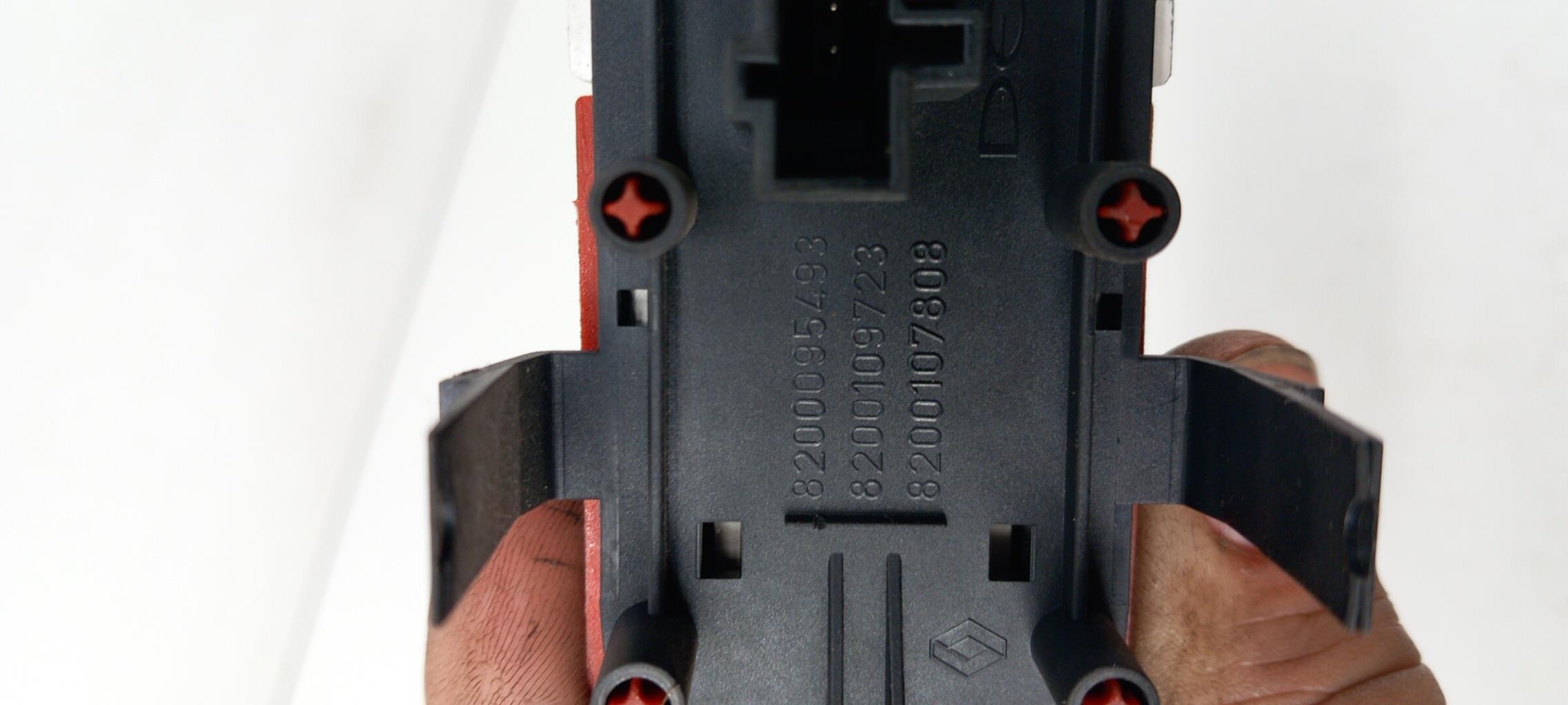 Bouton de warning RENAULT MEGANE 2 PHASE 1 BREAK Diesel - 1
