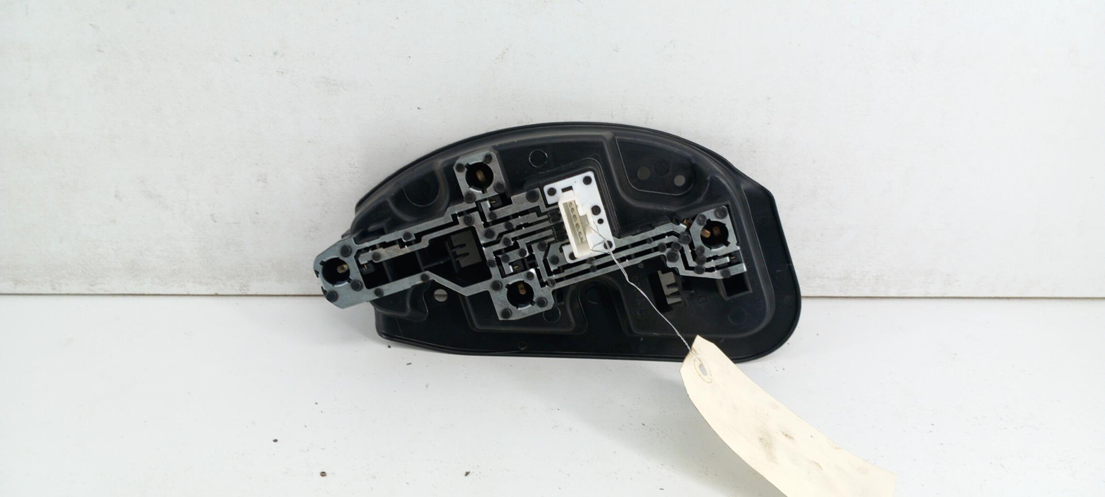 Base portalampade fanale posteriore destro CITROEN C5 1 PHASE 1 Diésel - 1