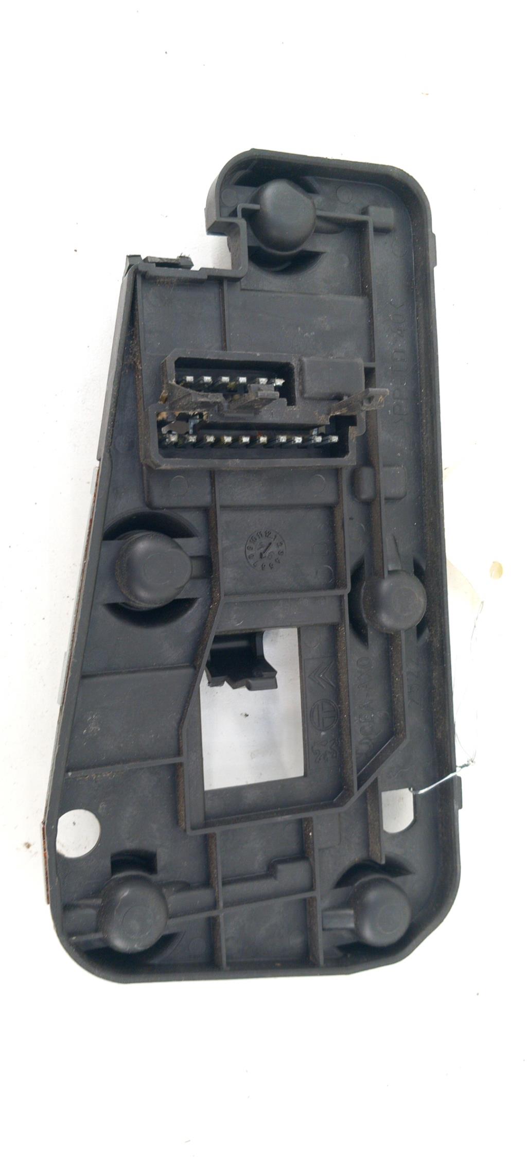Base portalampade fanale posteriore destro PEUGEOT 306 PHASE 1 Gasolina - 1