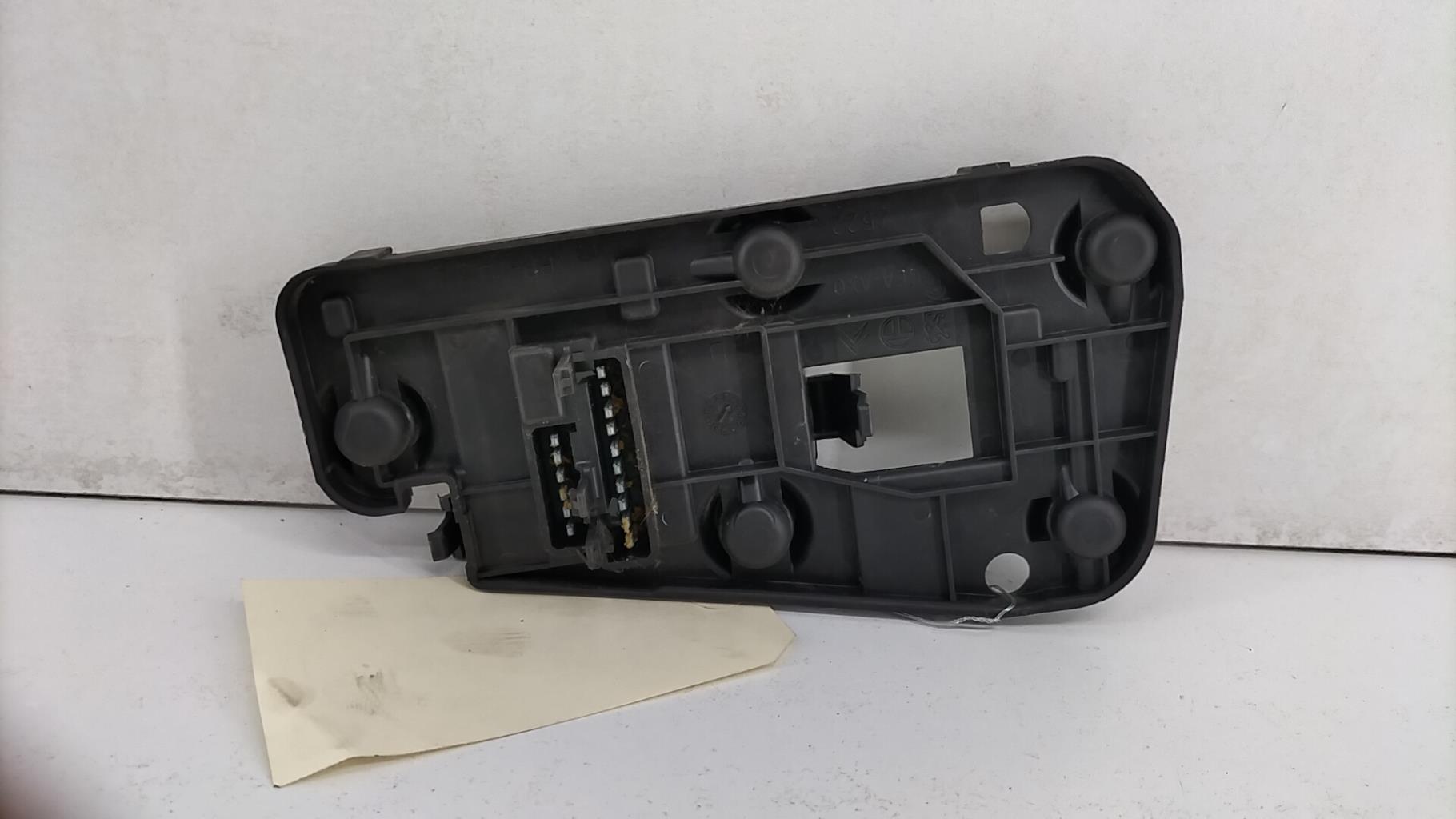 Base portalampade fanale posteriore destro PEUGEOT 306 PHASE 1 Gasolina - 1
