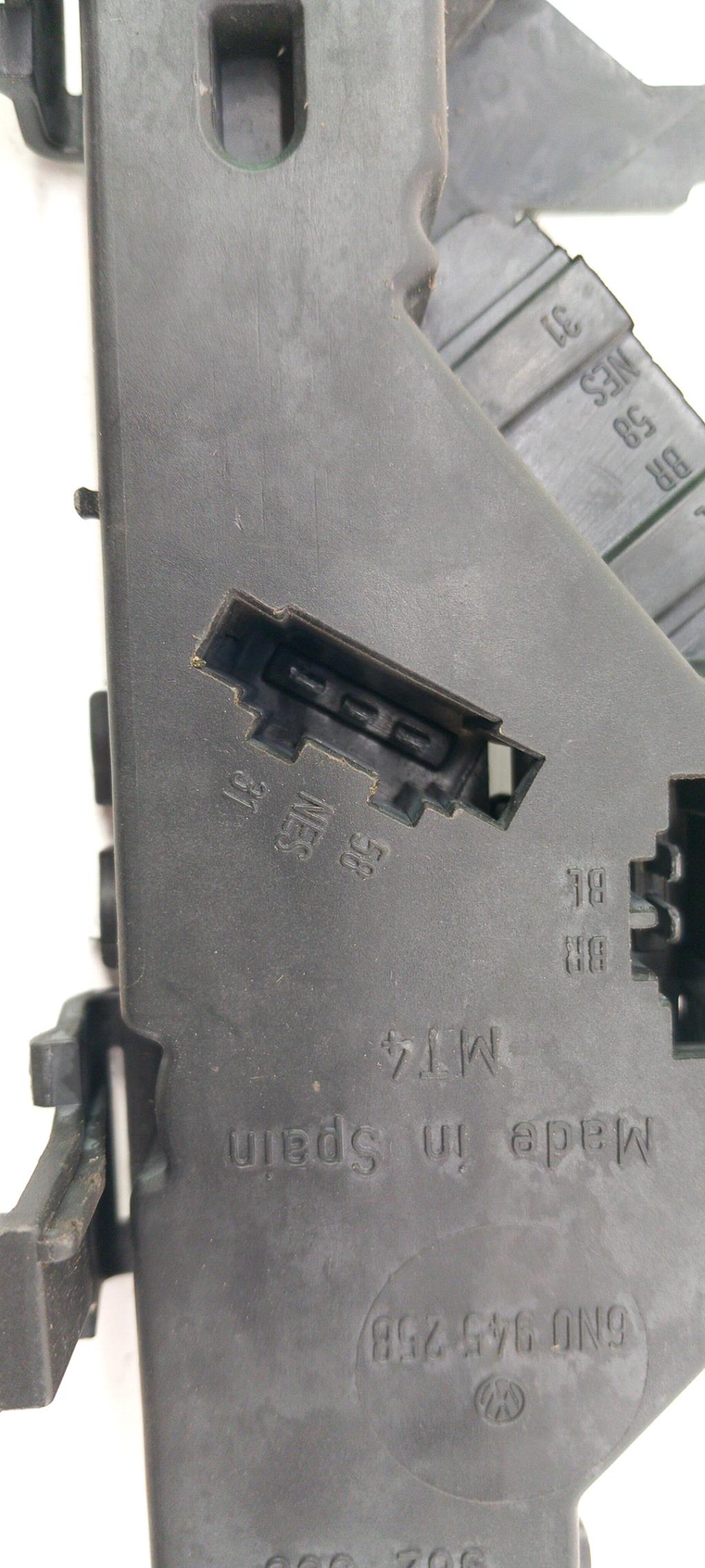 Base portalampade fanale posteriore destro VOLKSWAGEN POLO 3 PHASE 1 Gasolina - 1