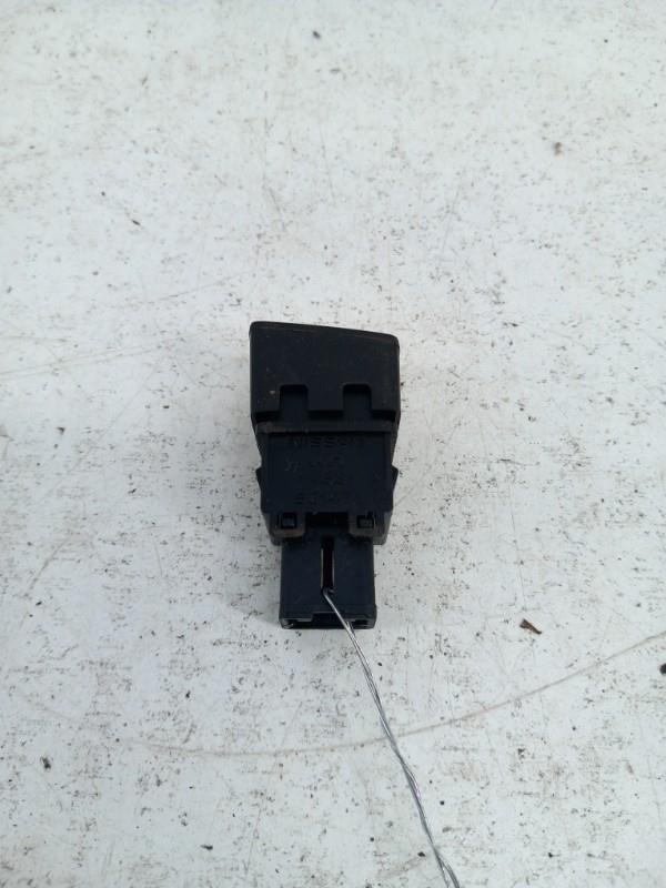 Bouton de warning NISSAN MICRA 4 PHASE 2 Essence - 1