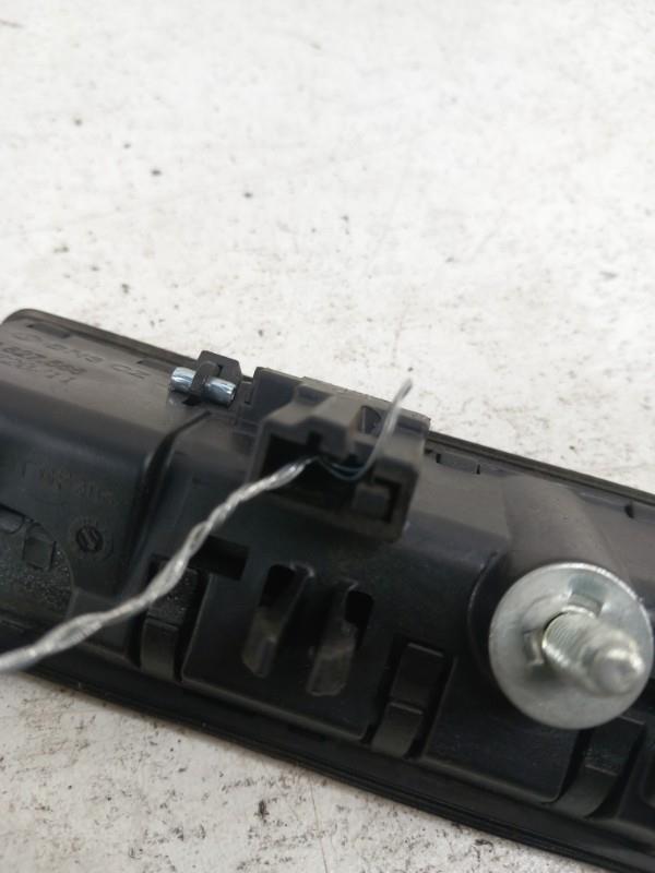 Bouton de coffre VOLKSWAGEN GOLF PLUS PHASE 2 Diesel - 1
