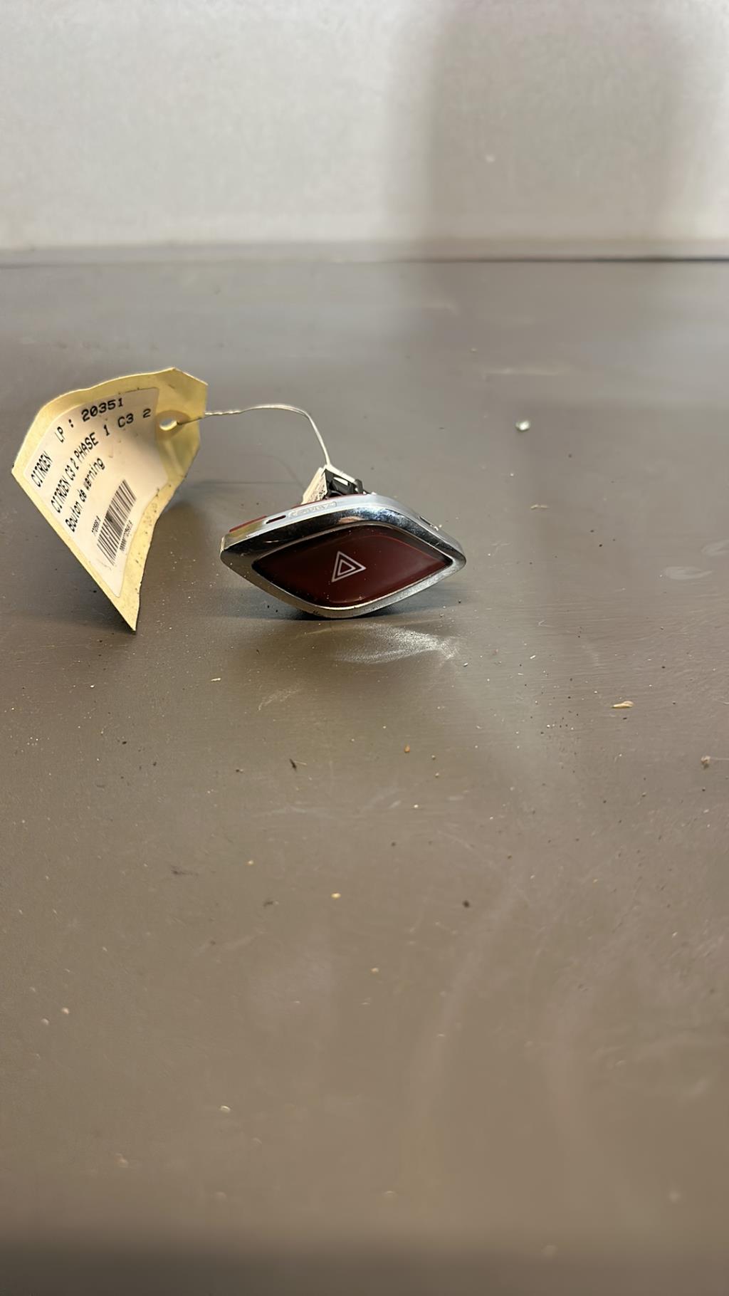 Bouton de warning CITROEN C3 2 PHASE 1 Essence - 1