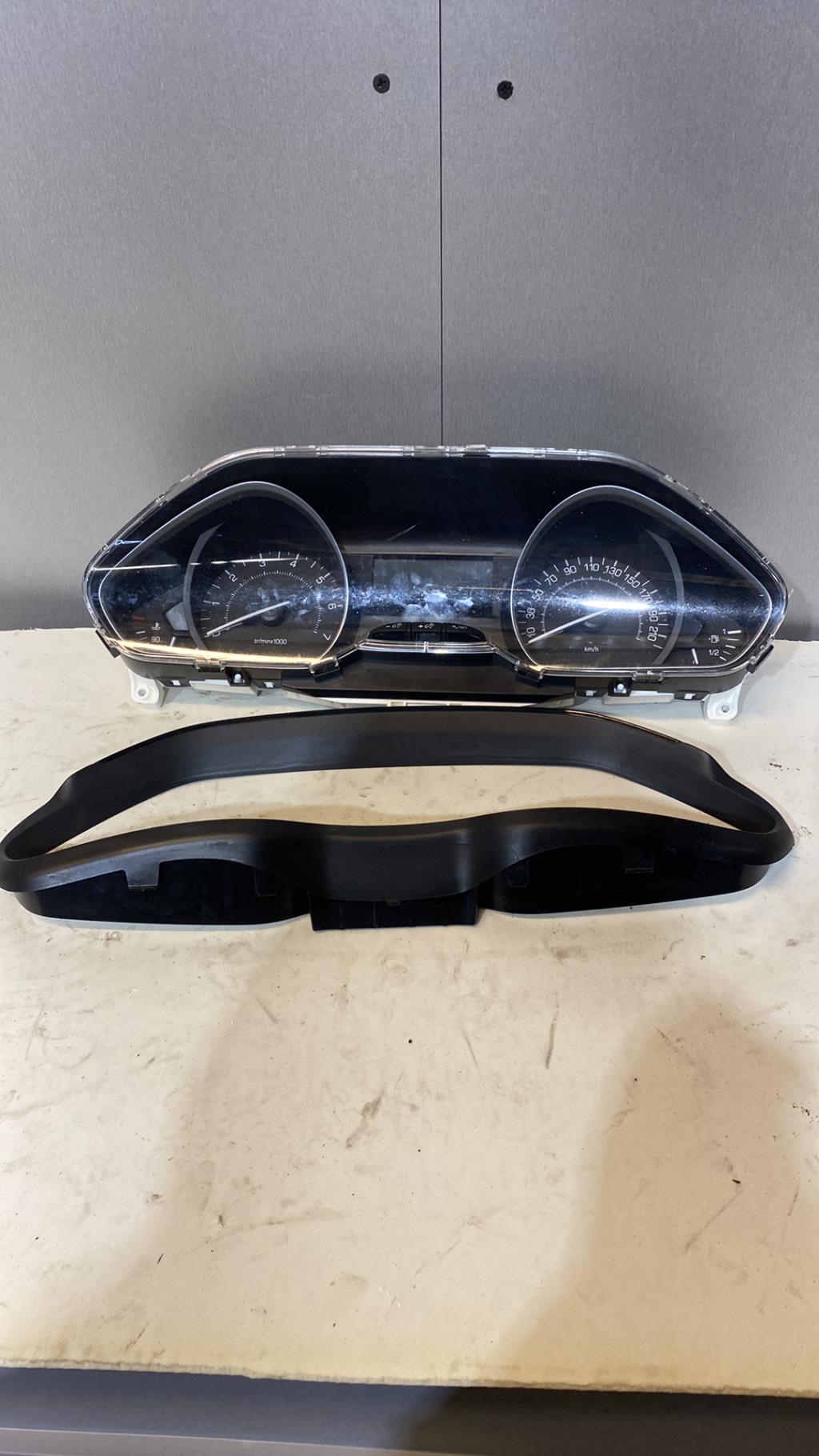 Compteur PEUGEOT 2008 1 PHASE 2 Essence - 1