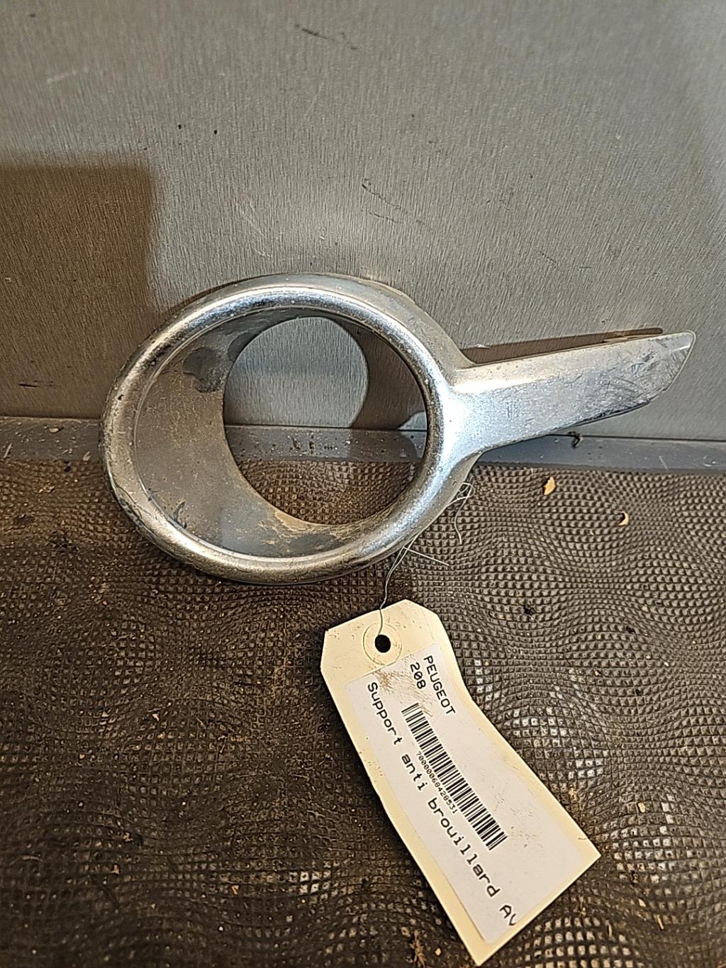 Support anti brouillard avant PEUGEOT 208  - 1