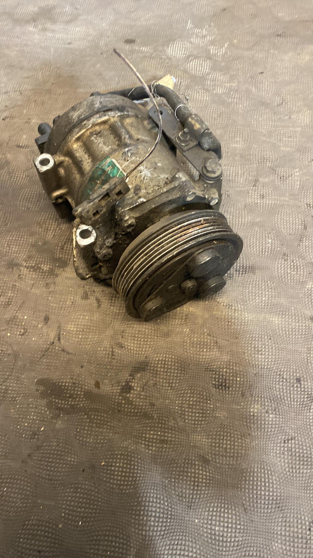Compresseur clim RENAULT 2.2dt  - 1
